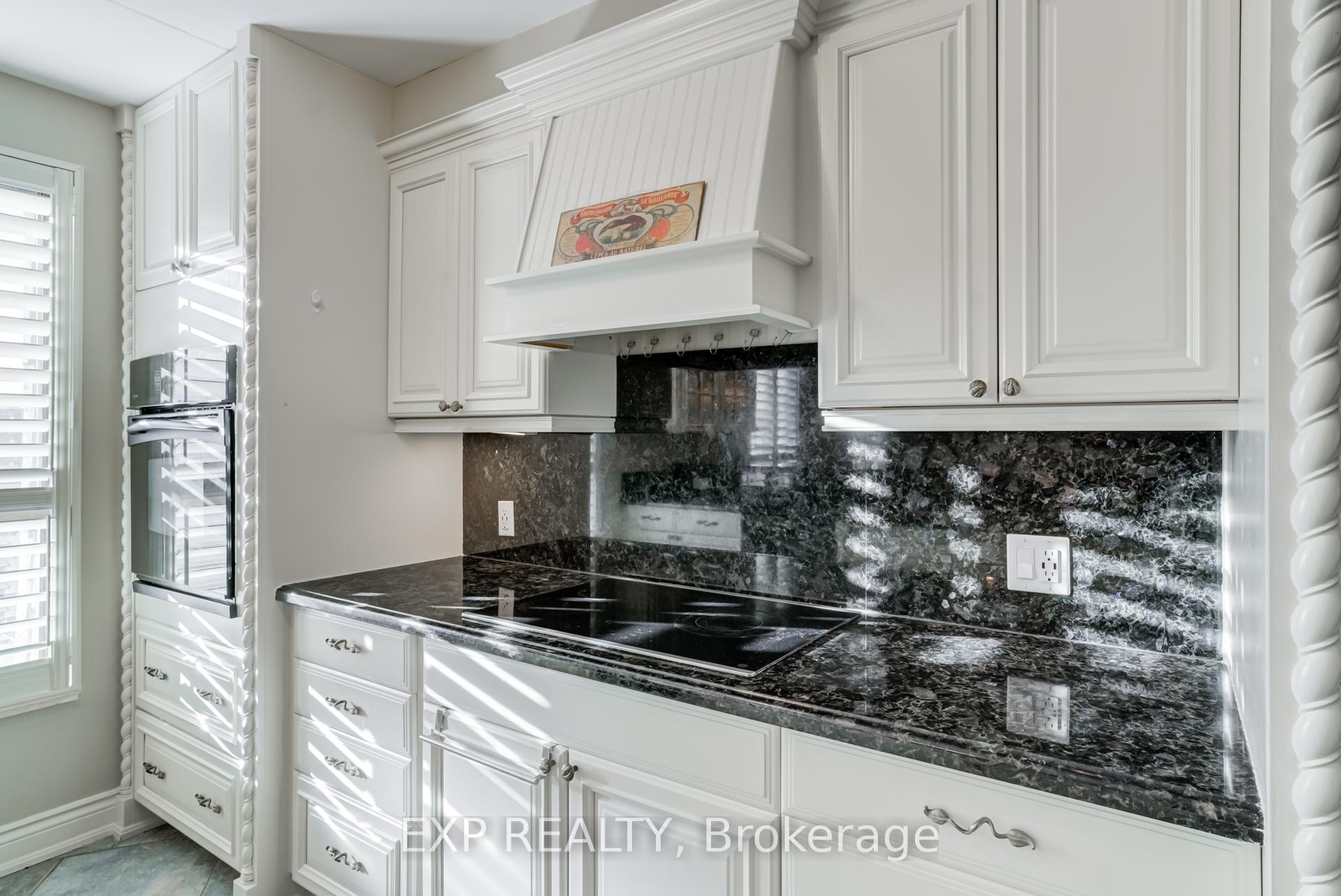 Photo 19 of Unit 404, 15390 Yonge Street, Aurora, Aurora Village — HOMEH