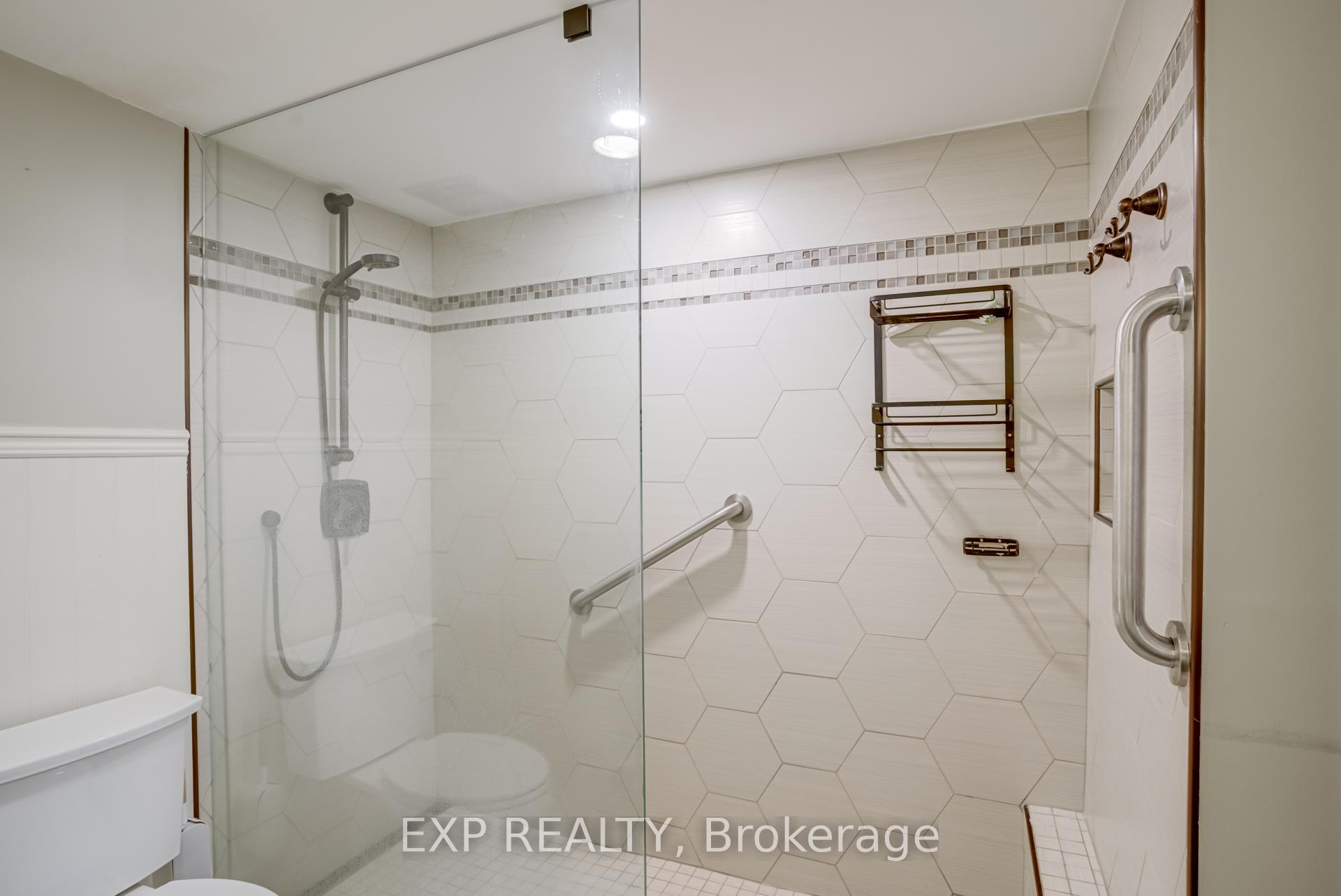 Photo 45 of Unit 404, 15390 Yonge Street, Aurora, Aurora Village — HOMEH