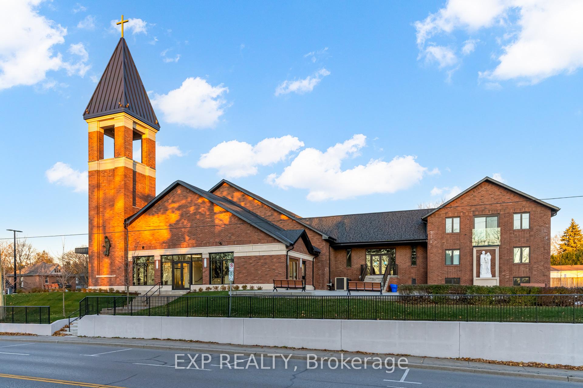 Photo 53 of Unit 404, 15390 Yonge Street, Aurora, Aurora Village — HOMEH