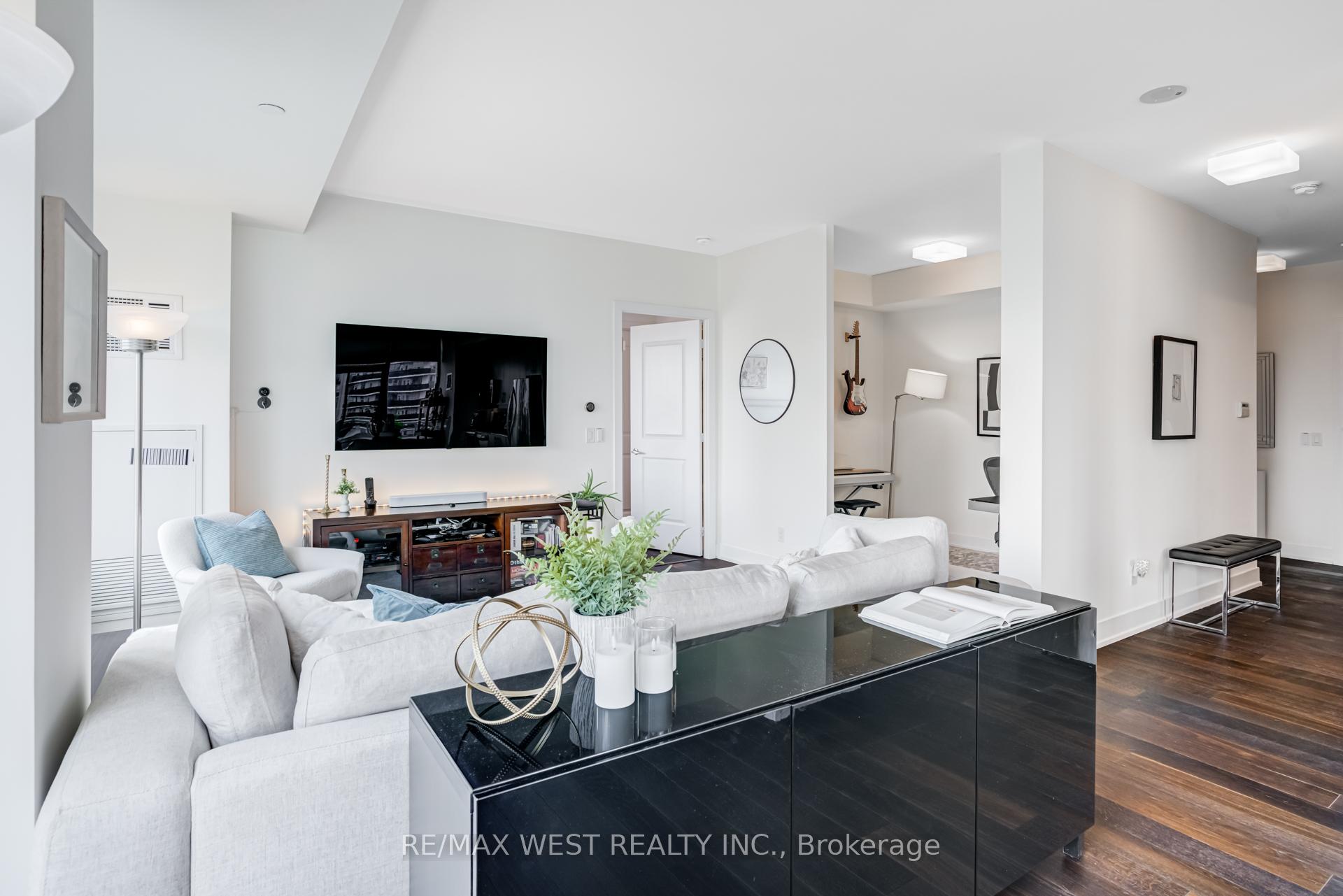 Photo 4 of Unit 1308, 68 Merton Street, Toronto, Mount Pleasant West — HOMEH