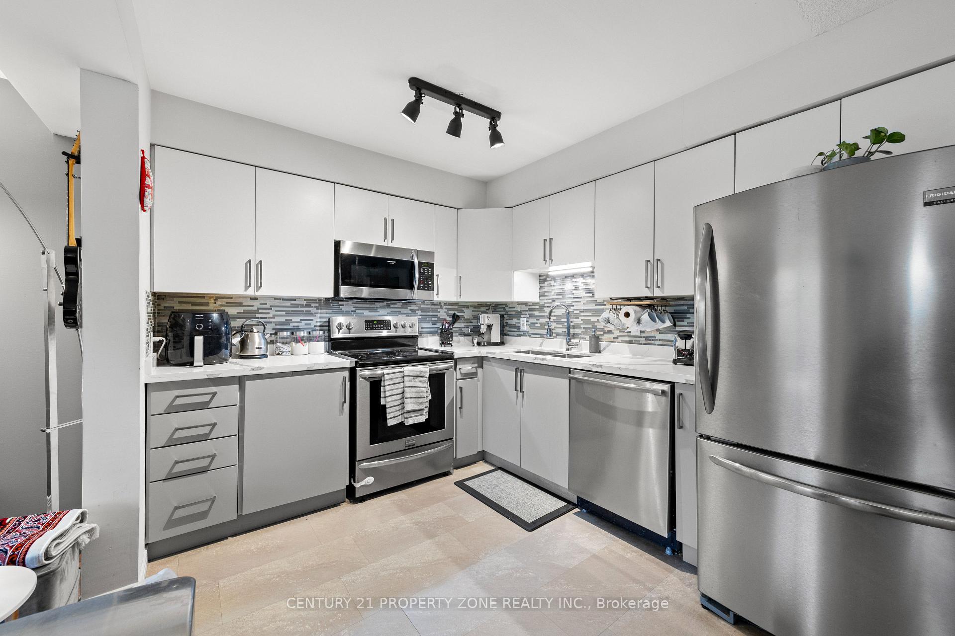 Photo 6 of Unit 2, 280 Limeridge Road E, Hamilton, Bruleville — HOMEH