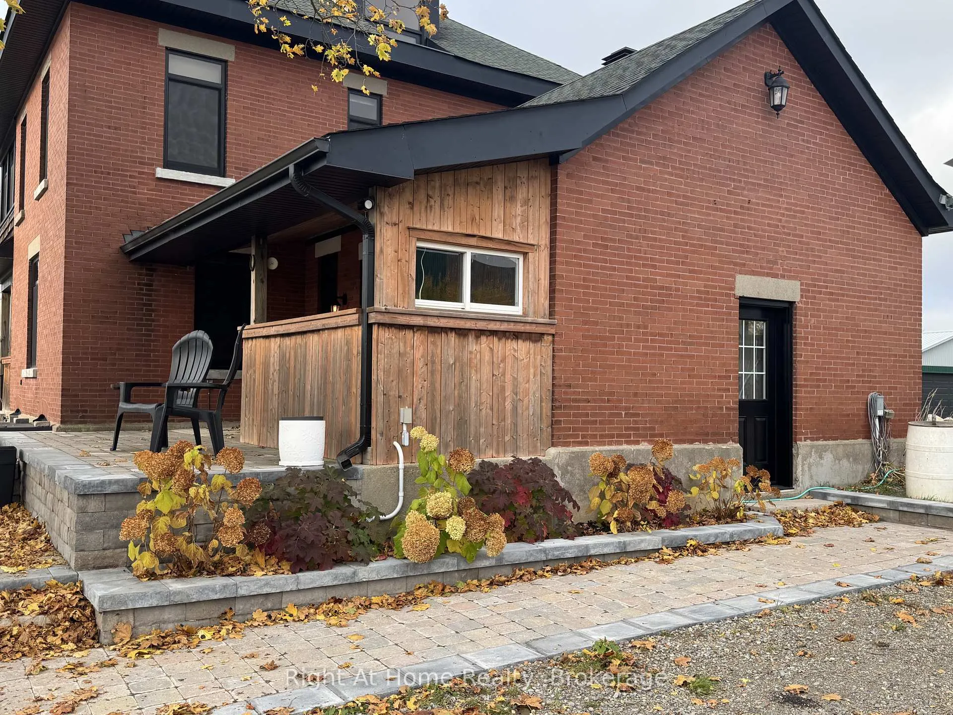 Photo 5 of 12 Erinville Drive, Erin — HOMEH