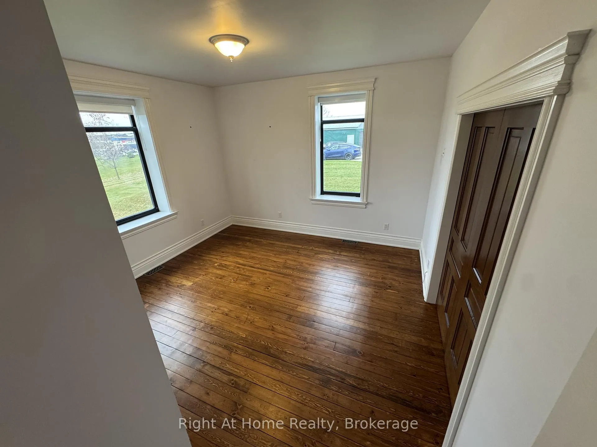 Photo 8 of 12 Erinville Drive, Erin — HOMEH