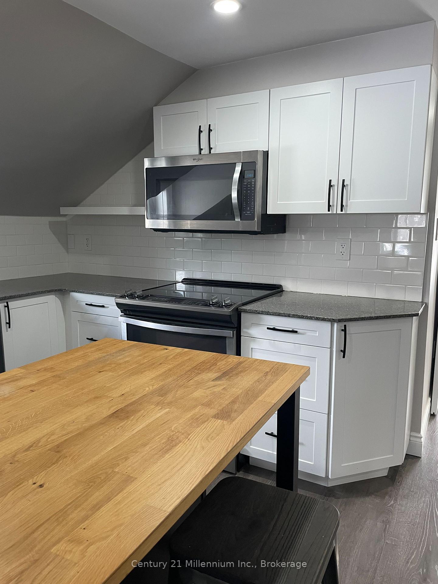 Photo 6 of Unit Upper, 330 Hurontario Street, Collingwood — HOMEH