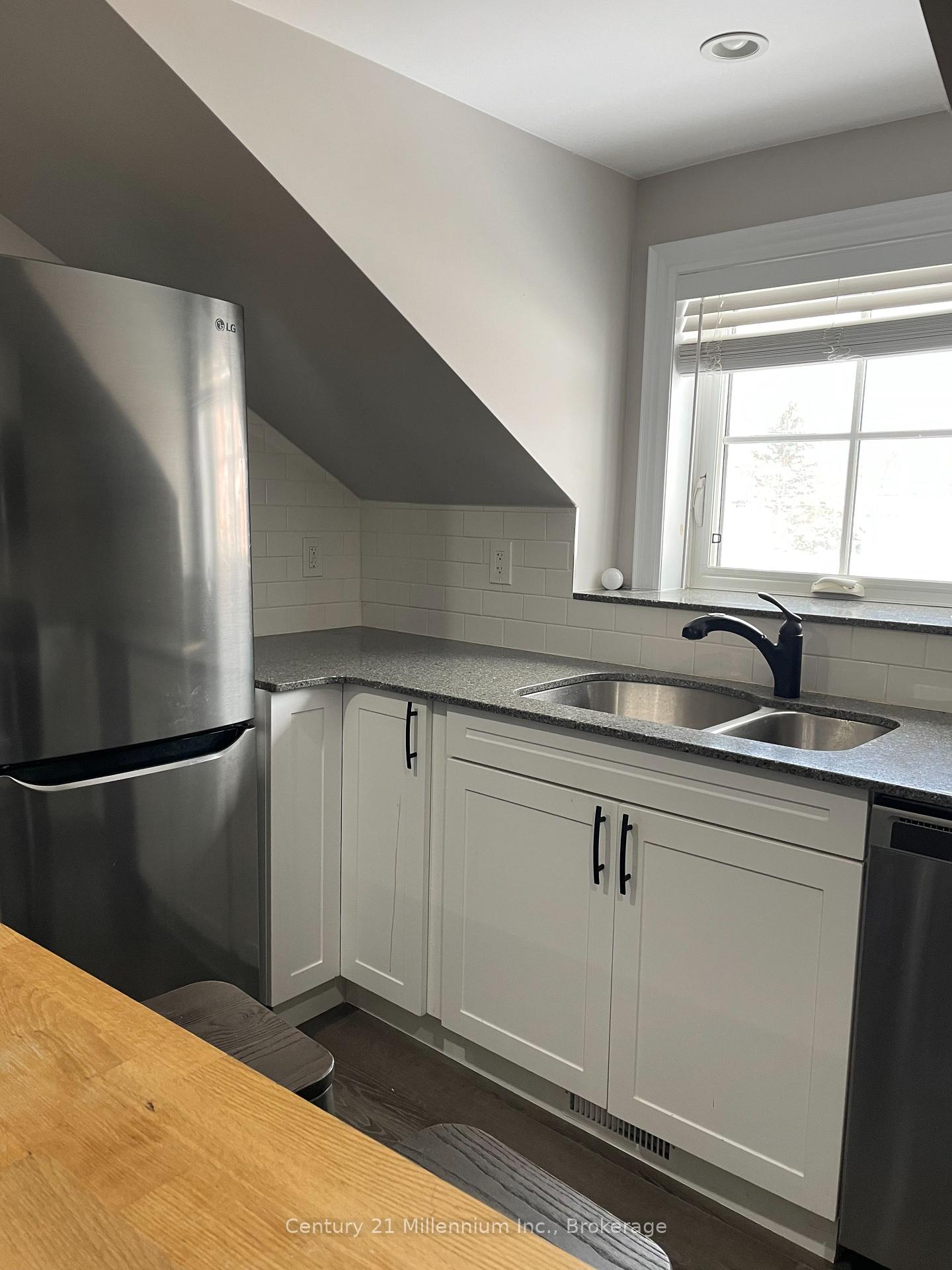 Photo 7 of Unit Upper, 330 Hurontario Street, Collingwood — HOMEH