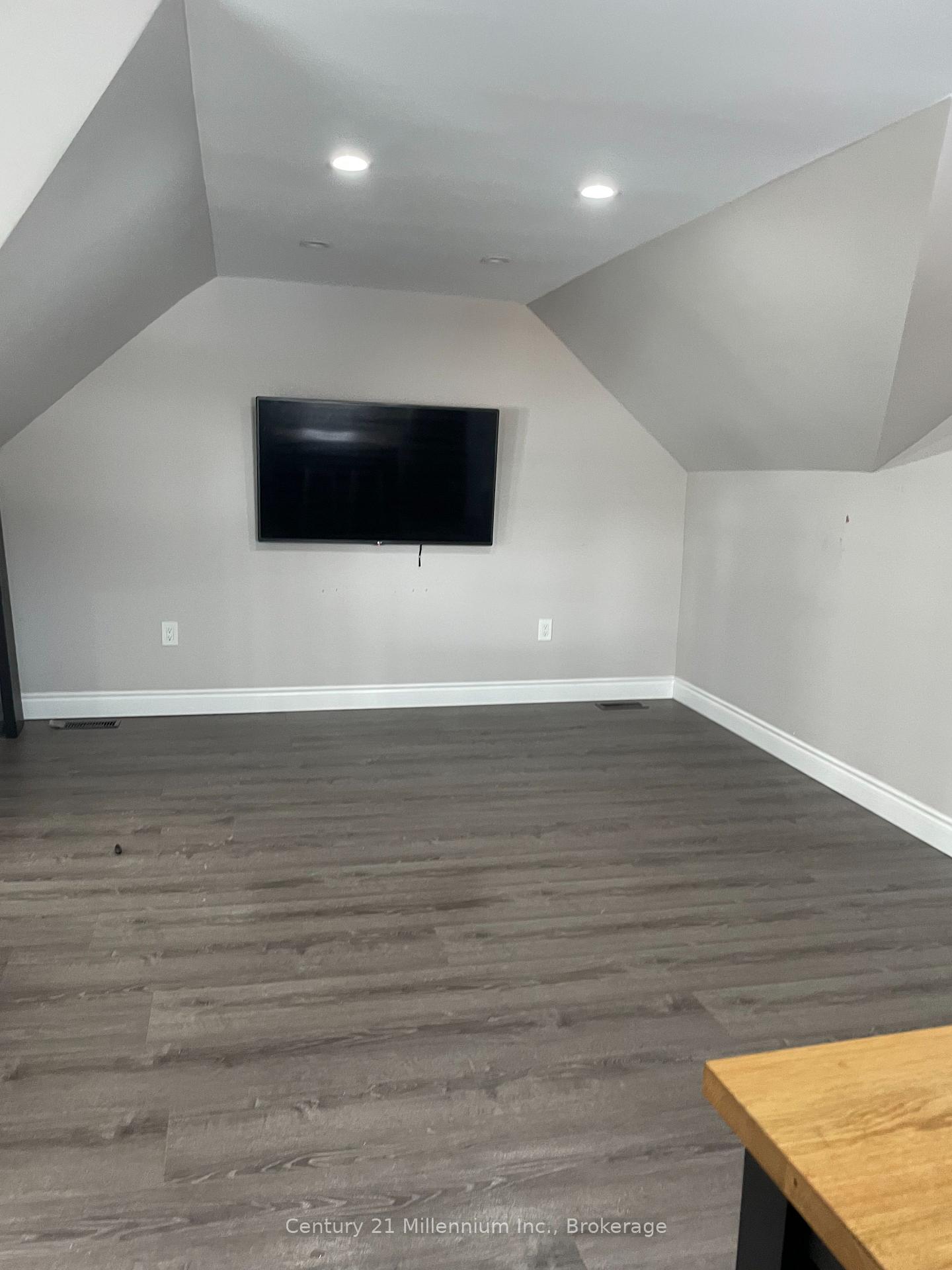 Photo 9 of Unit Upper, 330 Hurontario Street, Collingwood — HOMEH