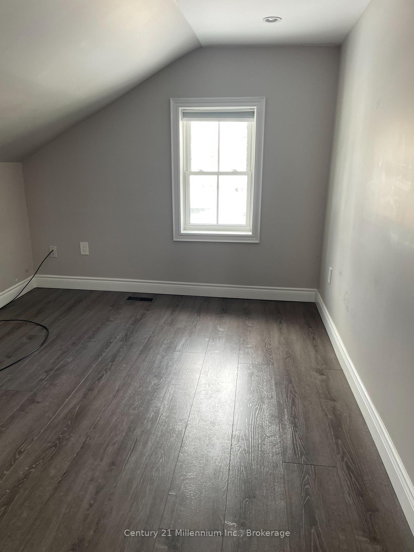 Photo 10 of Unit Upper, 330 Hurontario Street, Collingwood — HOMEH