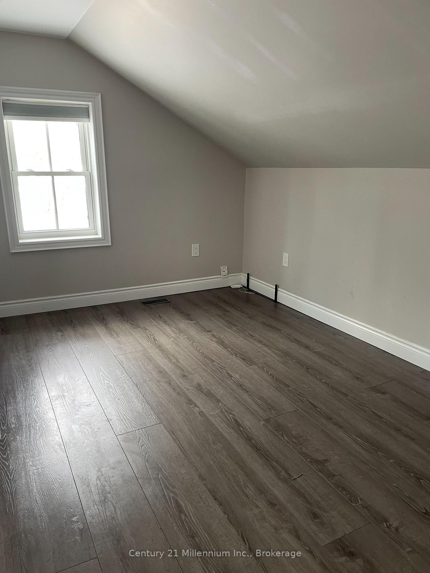 Photo 11 of Unit Upper, 330 Hurontario Street, Collingwood — HOMEH