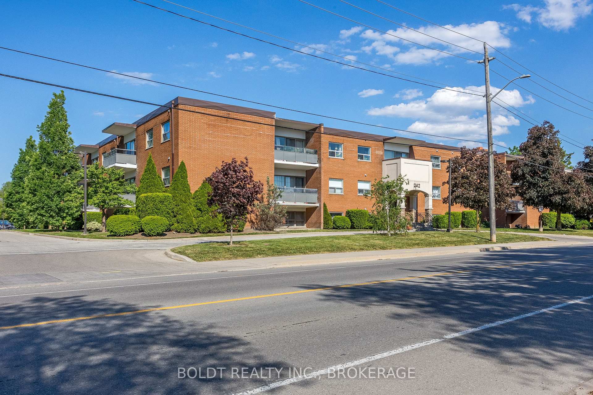 Front of Unit 312, 242 Oakdale Avenue