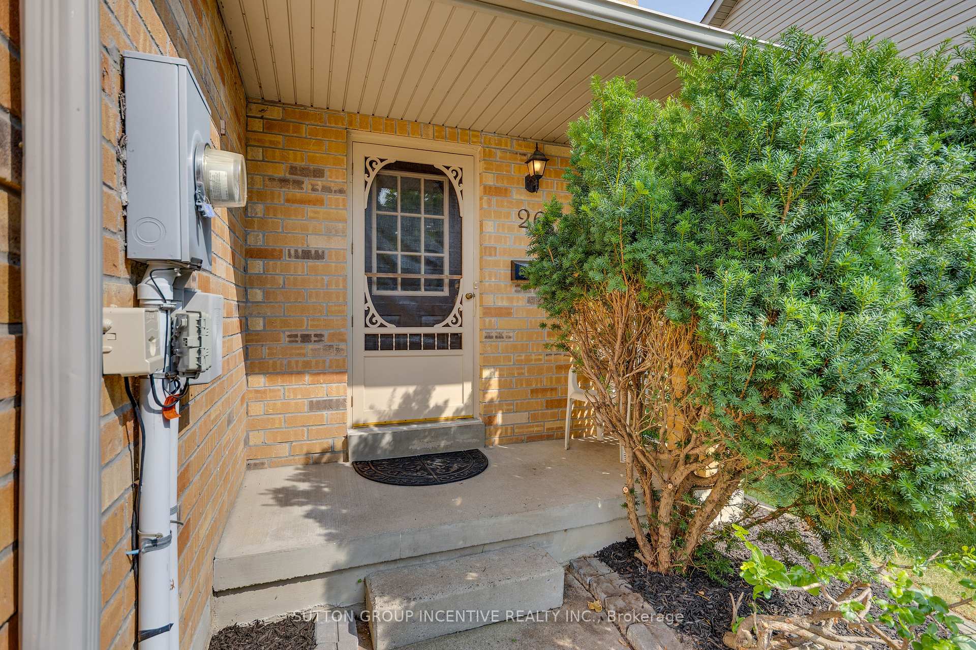 Photo 2 of 26 Bates Court, Barrie, Painswick North — HOMEH