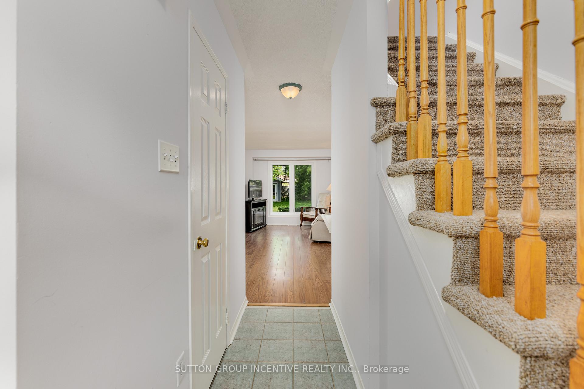 Photo 4 of 26 Bates Court, Barrie, Painswick North — HOMEH