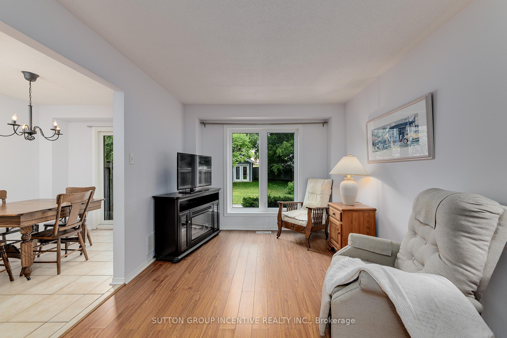 Photo 7 of 26 Bates Court, Barrie, Painswick North — HOMEH