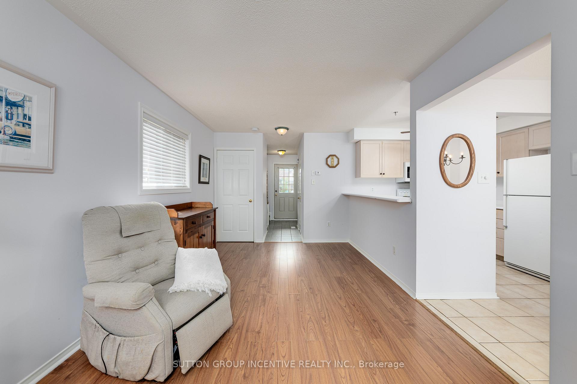 Photo 8 of 26 Bates Court, Barrie, Painswick North — HOMEH