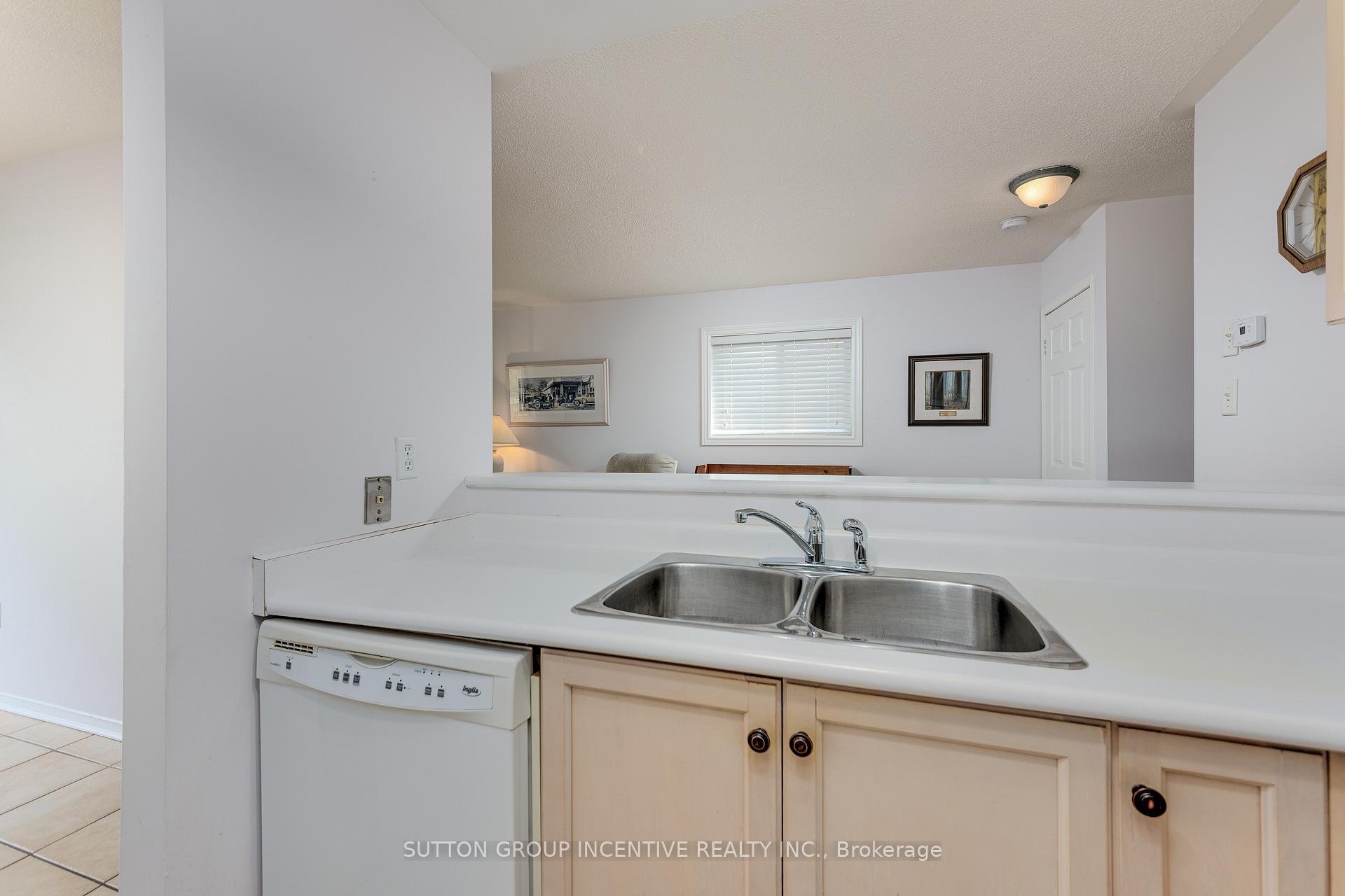 Photo 15 of 26 Bates Court, Barrie, Painswick North — HOMEH