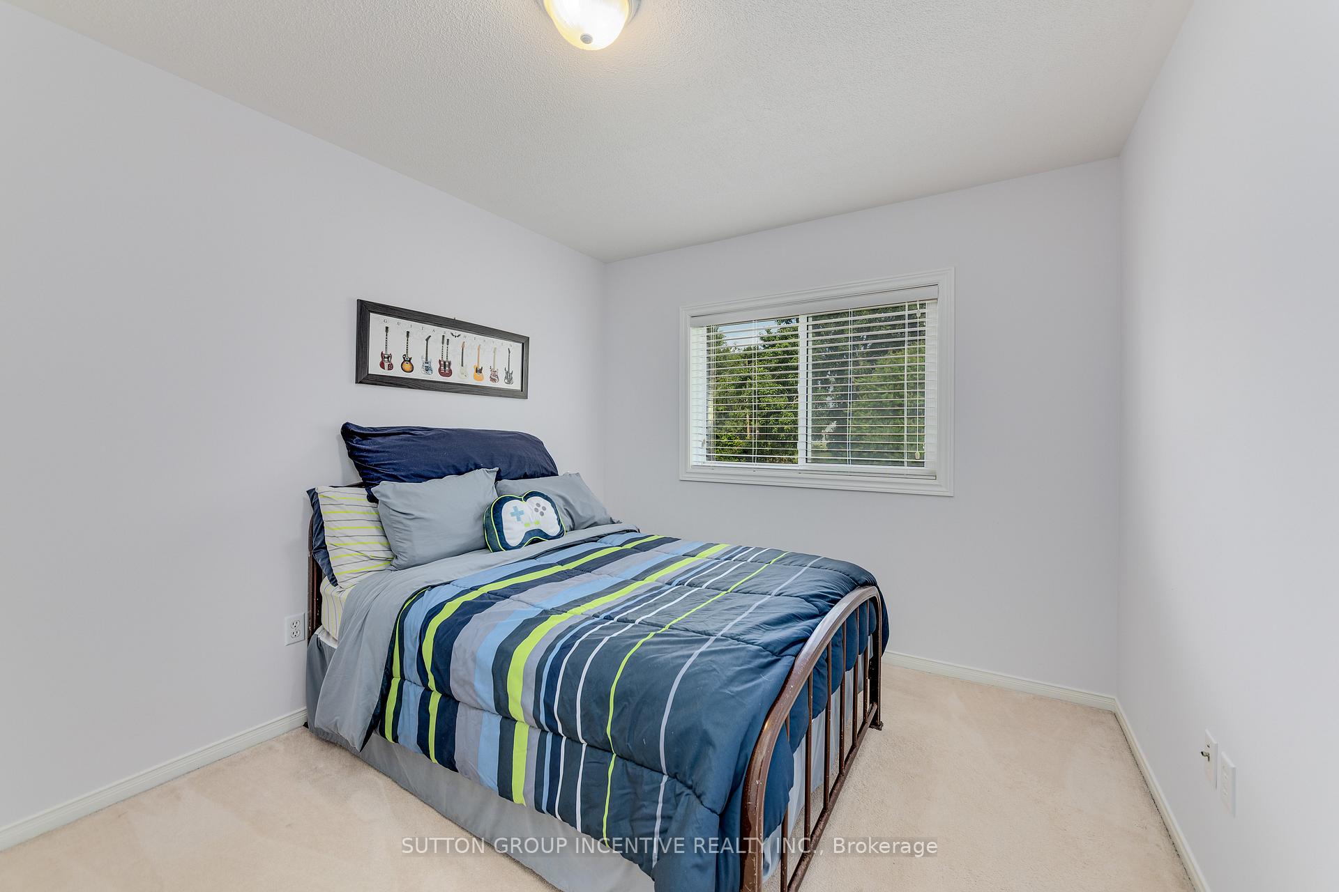 Photo 21 of 26 Bates Court, Barrie, Painswick North — HOMEH