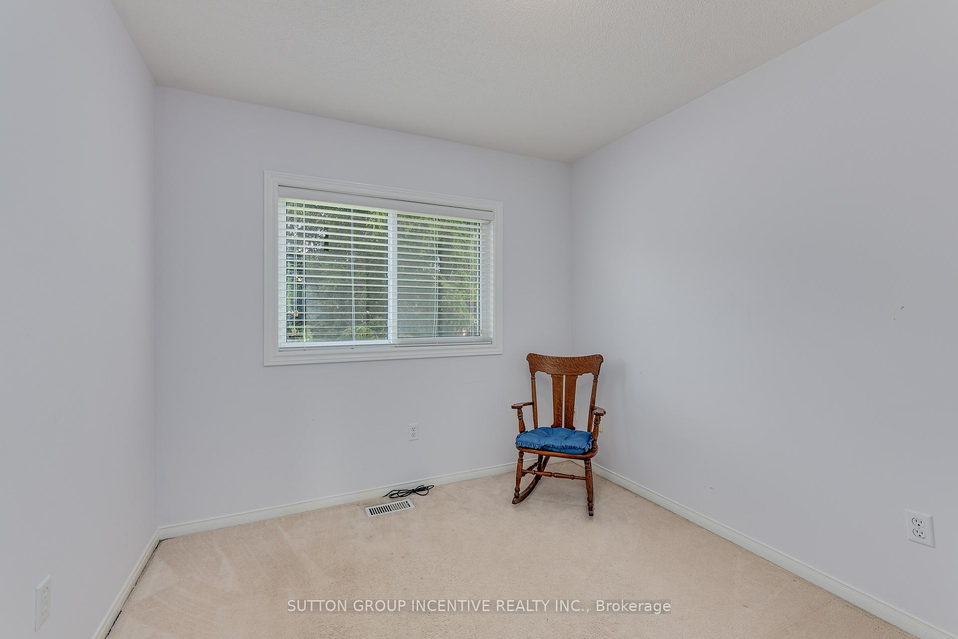 Photo 23 of 26 Bates Court, Barrie, Painswick North — HOMEH