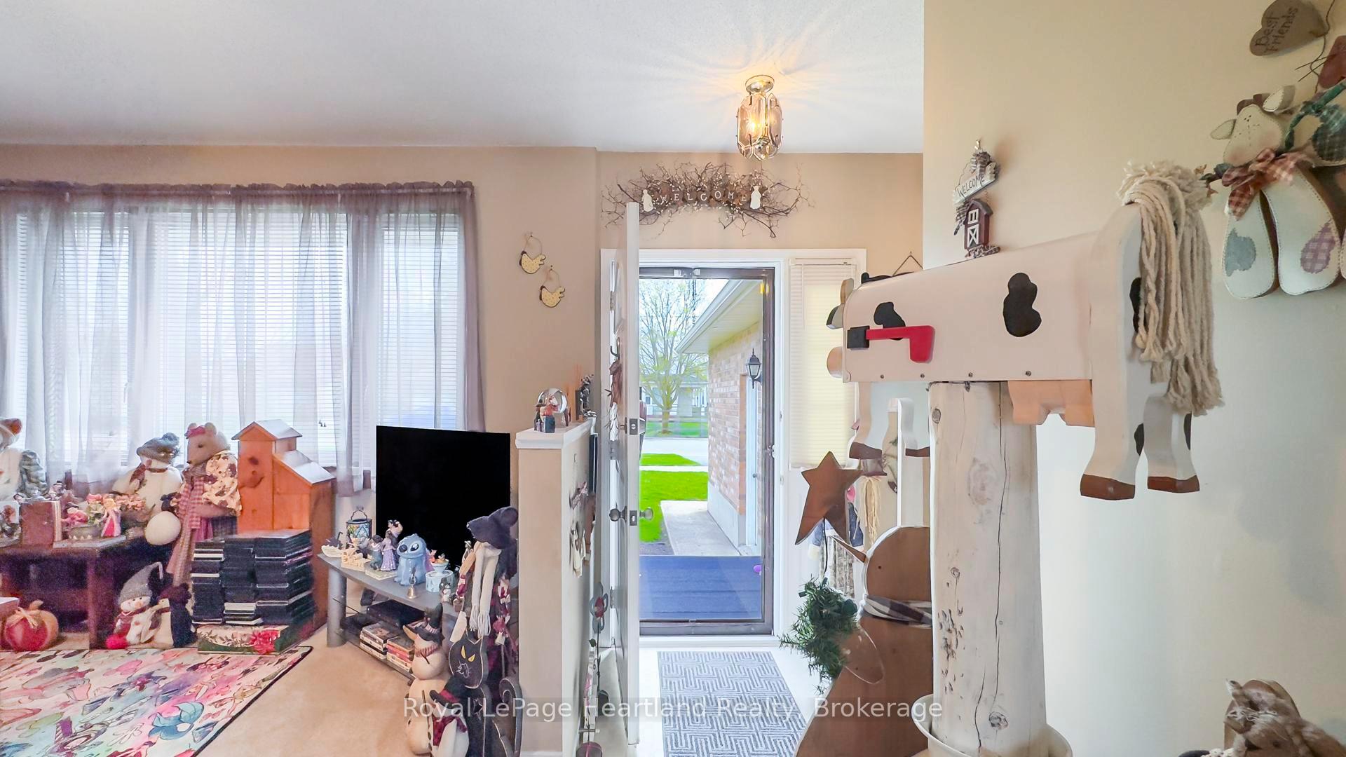 Photo 3 of 91 Anglesea Street, Goderich, Goderich (Town) — HOMEH