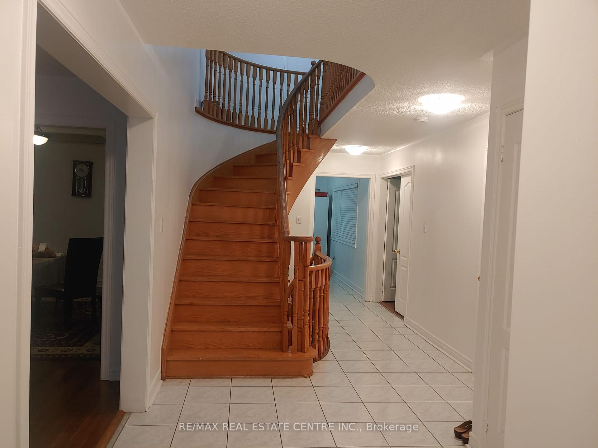 Photo 12 of 21 Sprucelands Avenue, Brampton, Sandringham-Wellington — HOMEH