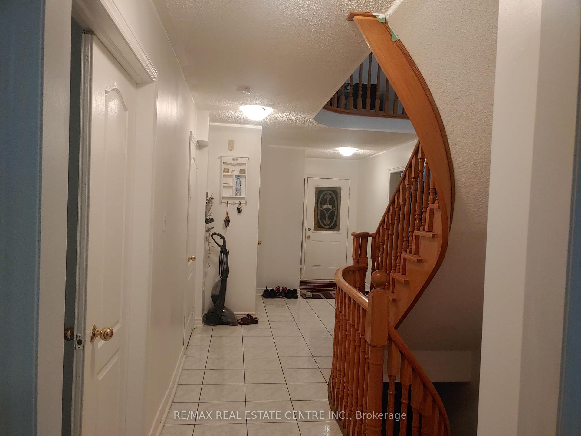 Photo 4 of 21 Sprucelands Avenue, Brampton, Sandringham-Wellington — HOMEH