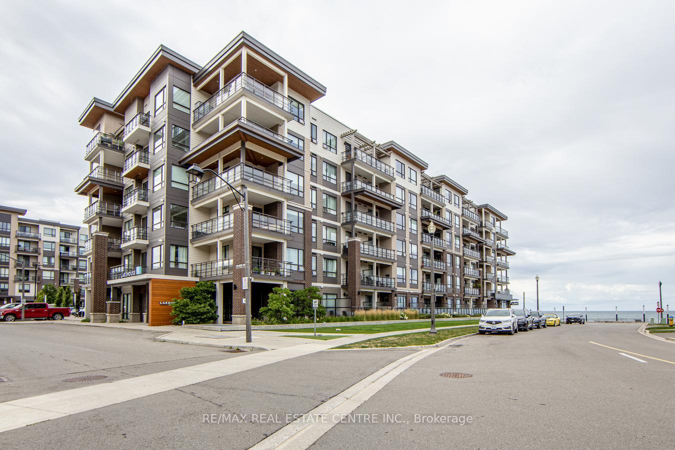 Front of Unit 313, 10 Esplanade Lane