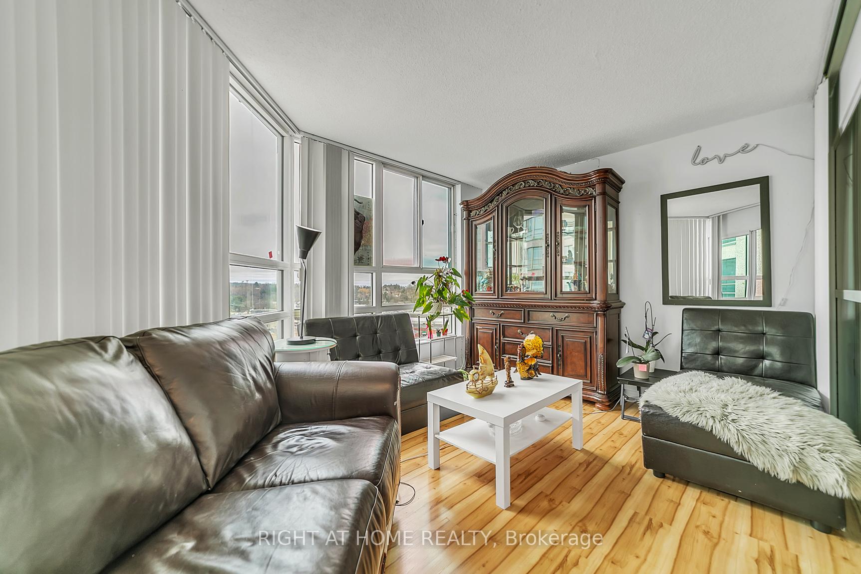 Photo 2 of Unit 901, 7825 Bayview Avenue, Markham, Aileen-Willowbrook — HOMEH