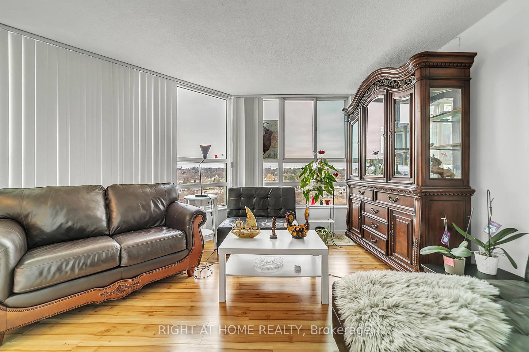 Photo 3 of Unit 901, 7825 Bayview Avenue, Markham, Aileen-Willowbrook — HOMEH