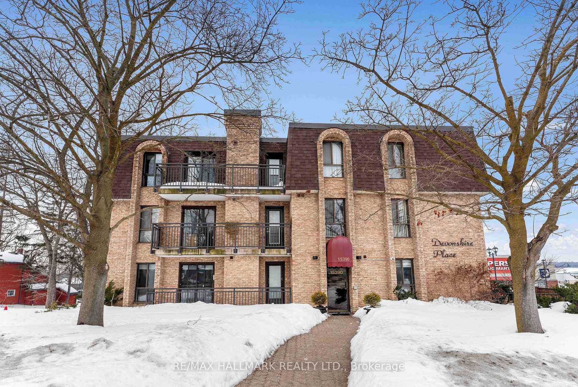 Front of Unit 402, 15390 Yonge Street