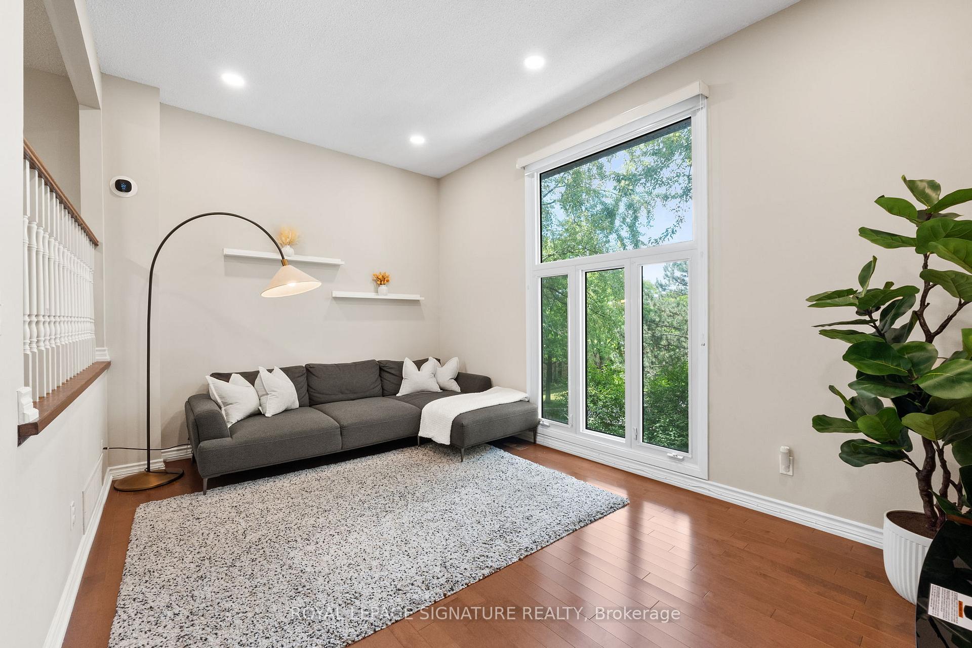 Photo 2 of 10 Thatcher's Mill Way, Markham, Bullock — HOMEH