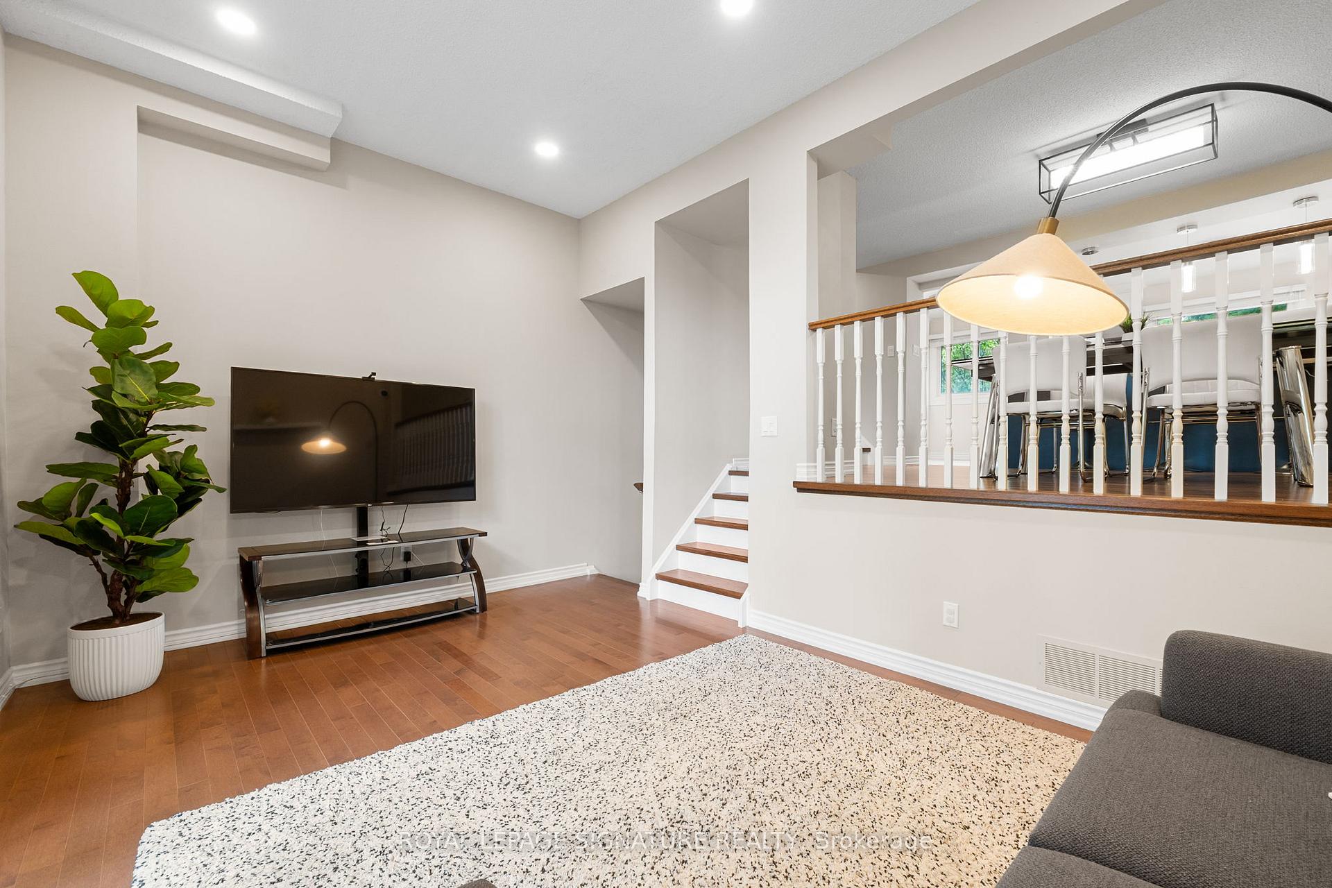Photo 4 of 10 Thatcher's Mill Way, Markham, Bullock — HOMEH