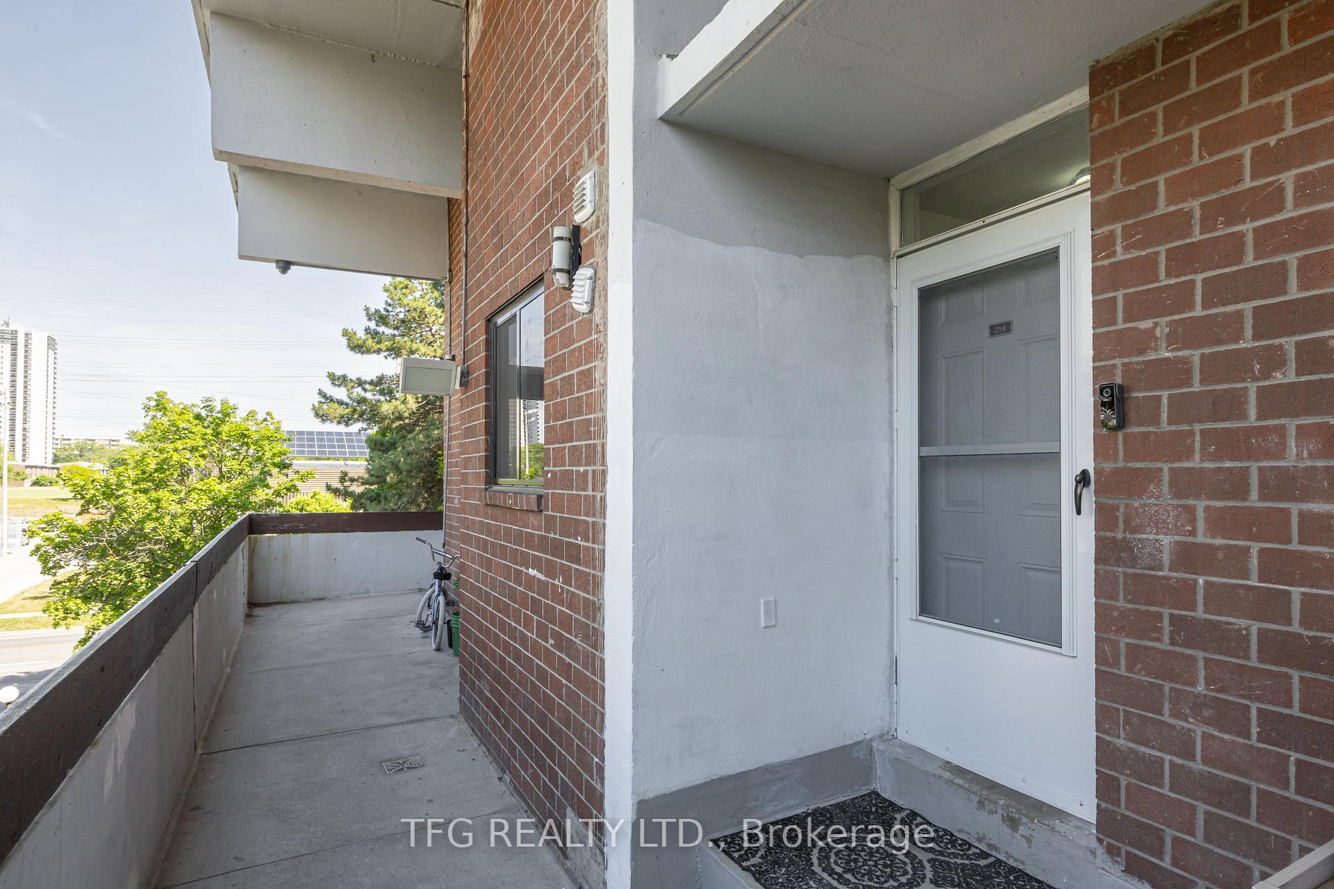 Photo 2 of Unit 214, 140 Leeward Glenway, Toronto, Flemingdon Park — HOMEH