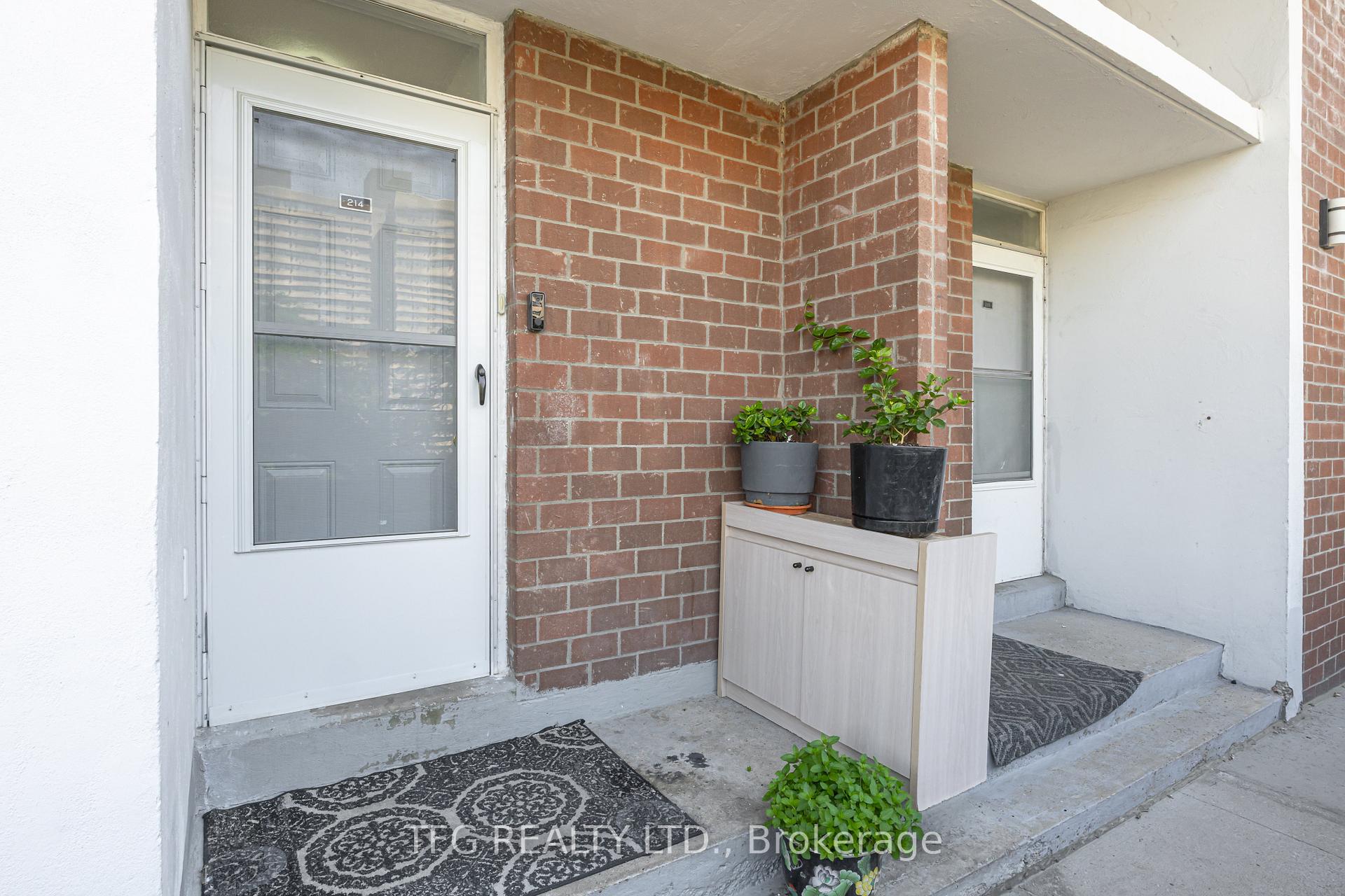 Photo 3 of Unit 214, 140 Leeward Glenway, Toronto, Flemingdon Park — HOMEH
