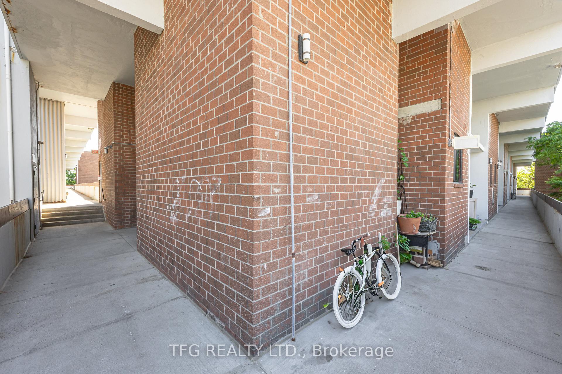 Photo 4 of Unit 214, 140 Leeward Glenway, Toronto, Flemingdon Park — HOMEH