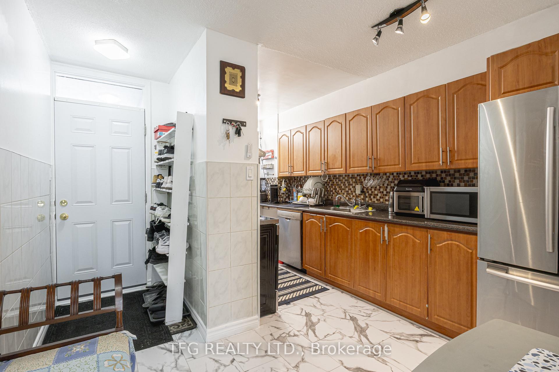 Photo 5 of Unit 214, 140 Leeward Glenway, Toronto, Flemingdon Park — HOMEH
