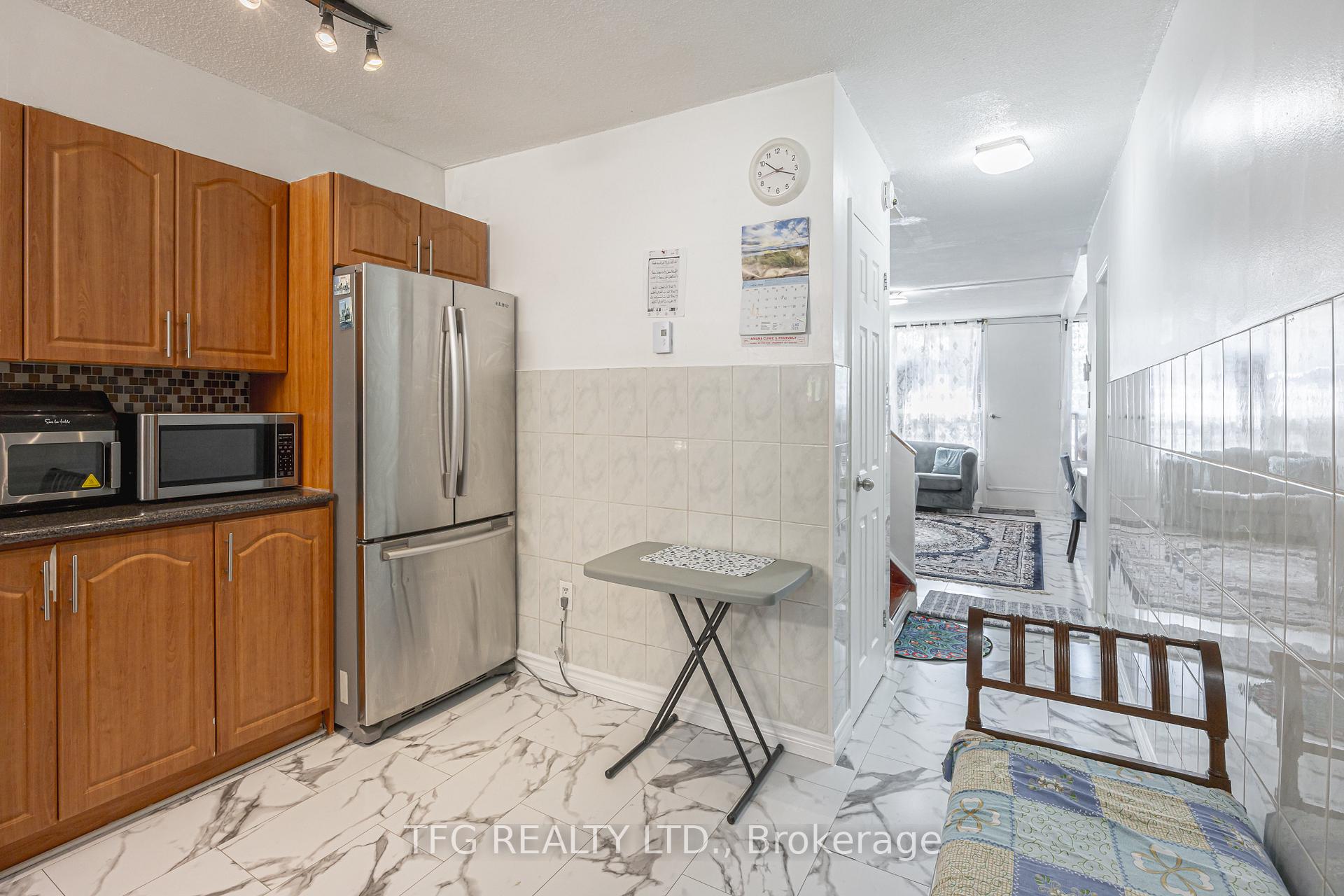 Photo 6 of Unit 214, 140 Leeward Glenway, Toronto, Flemingdon Park — HOMEH