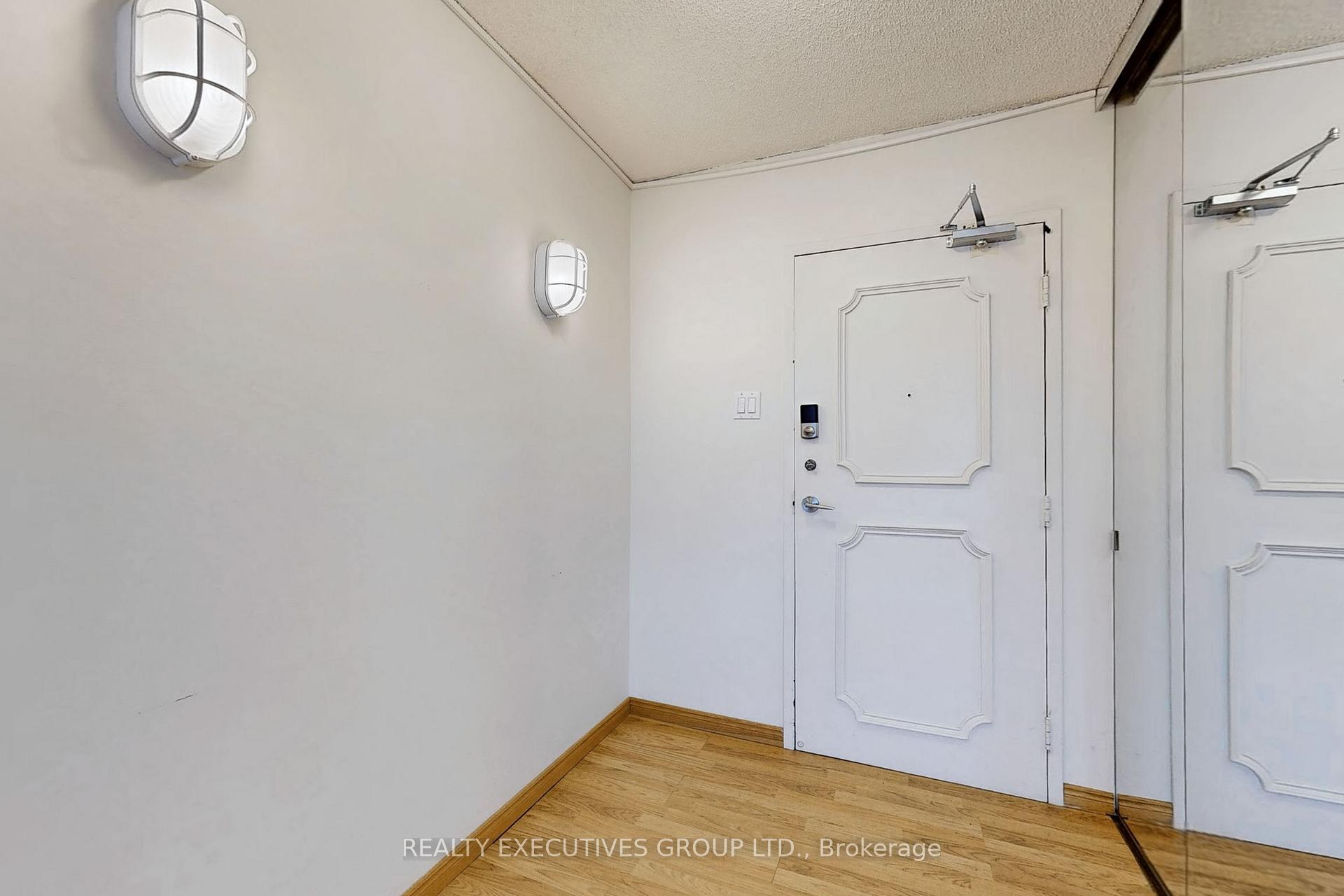 Photo 5 of Unit 1702, 8111 Yonge Street, Markham, Royal Orchard — HOMEH