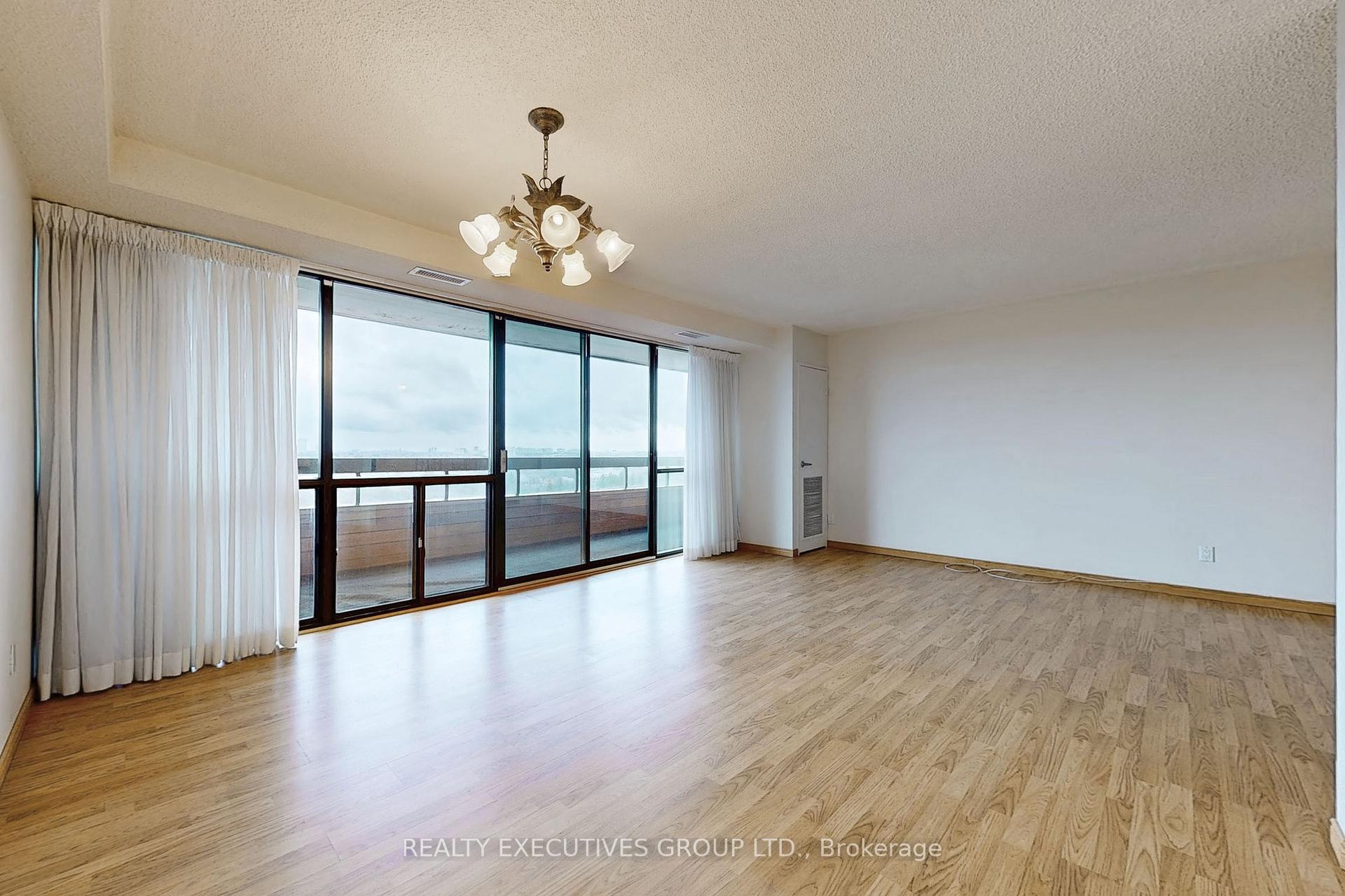 Photo 6 of Unit 1702, 8111 Yonge Street, Markham, Royal Orchard — HOMEH
