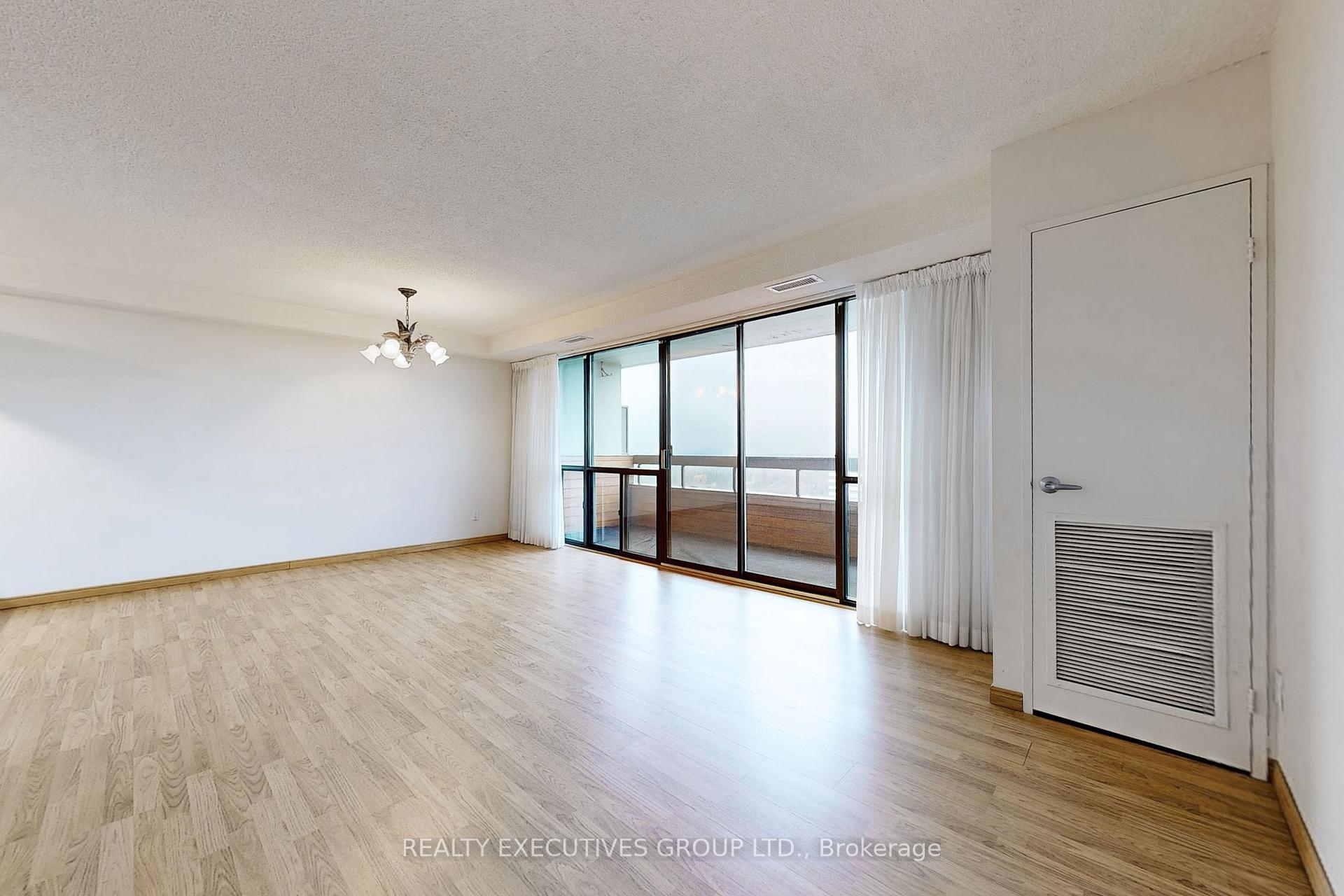 Photo 7 of Unit 1702, 8111 Yonge Street, Markham, Royal Orchard — HOMEH