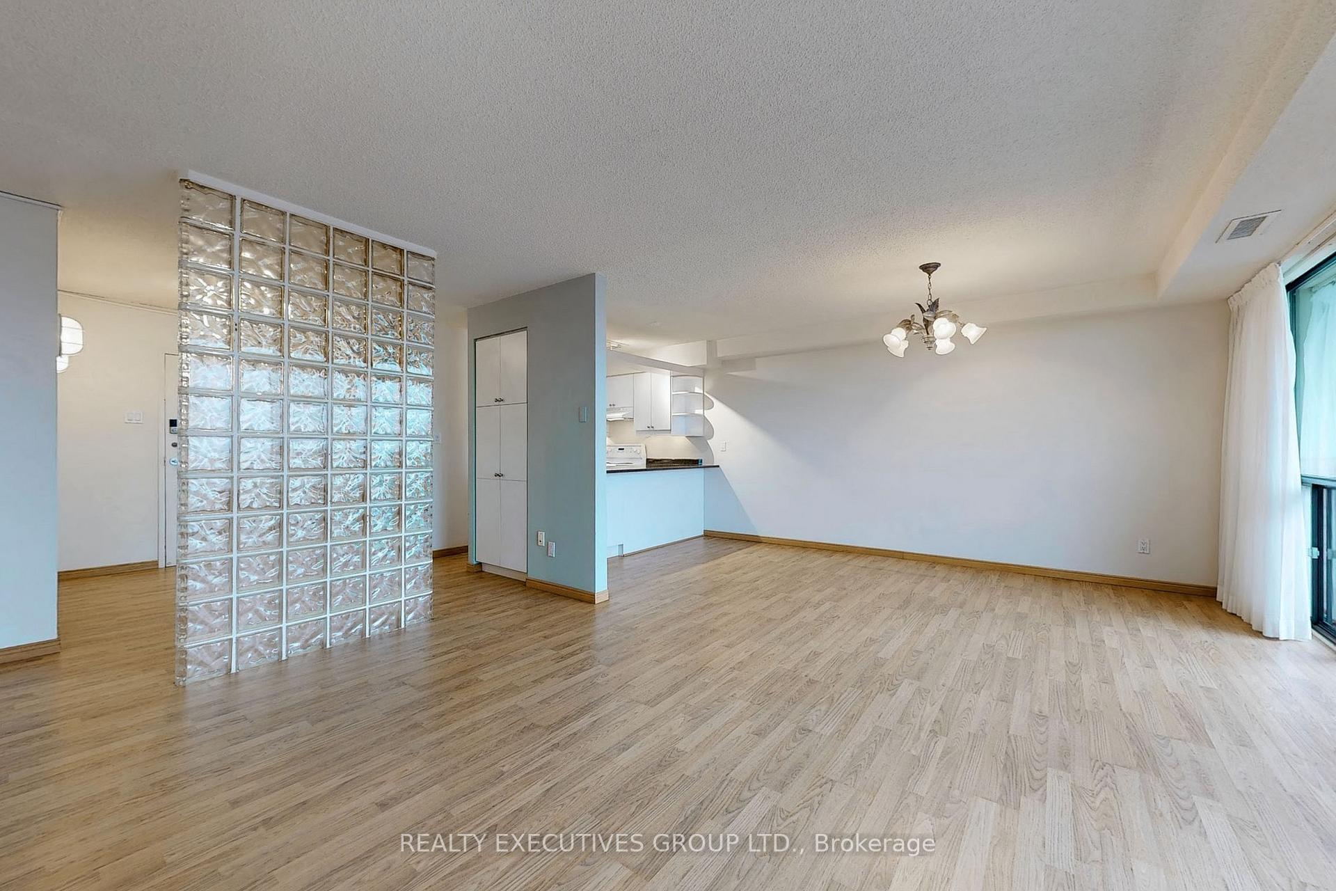 Photo 8 of Unit 1702, 8111 Yonge Street, Markham, Royal Orchard — HOMEH