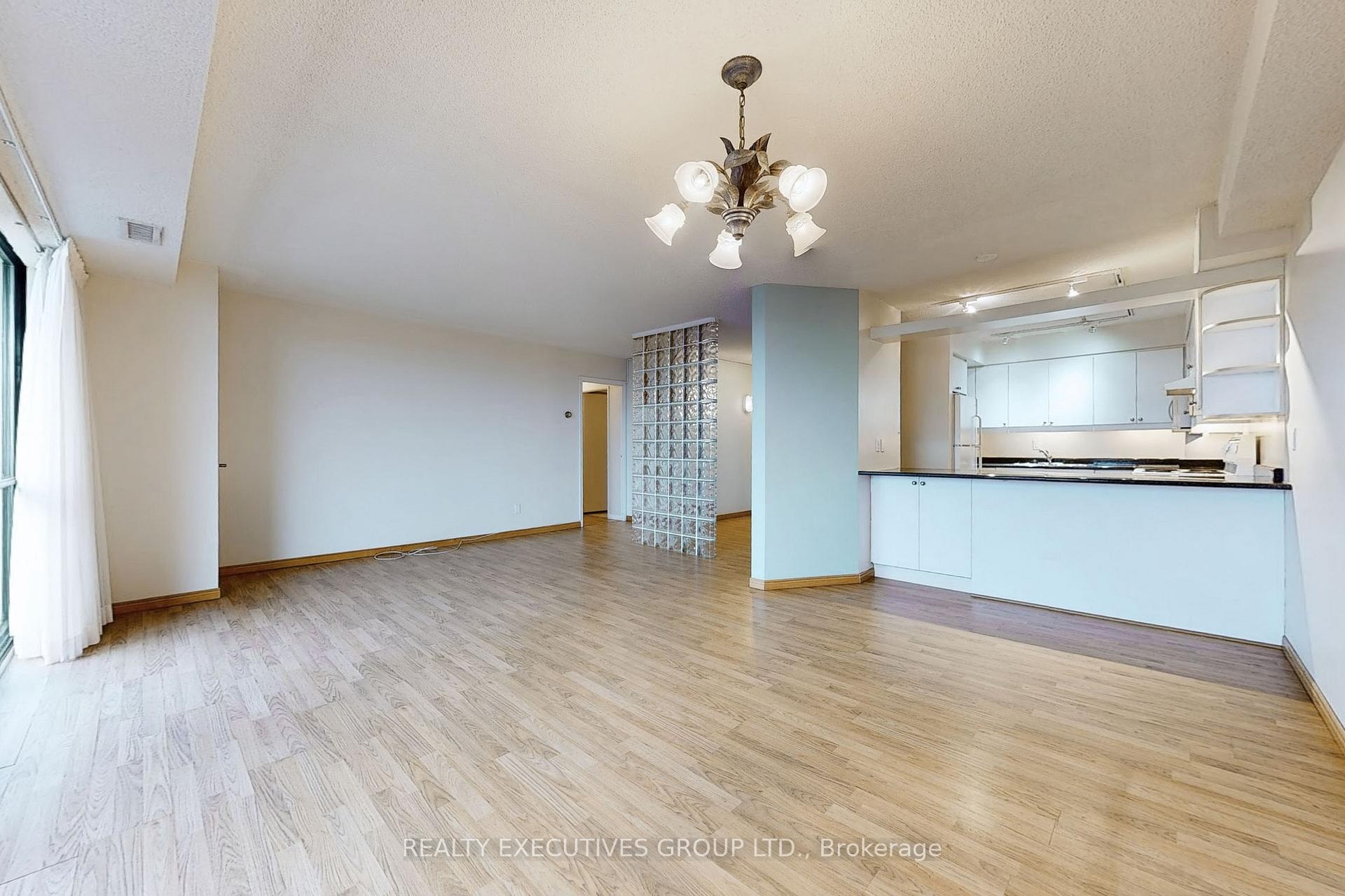 Photo 9 of Unit 1702, 8111 Yonge Street, Markham, Royal Orchard — HOMEH