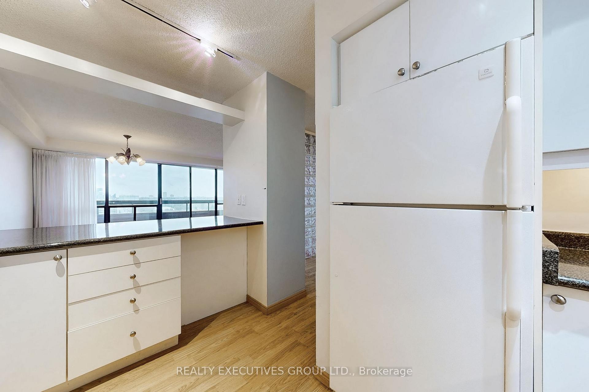 Photo 12 of Unit 1702, 8111 Yonge Street, Markham, Royal Orchard — HOMEH