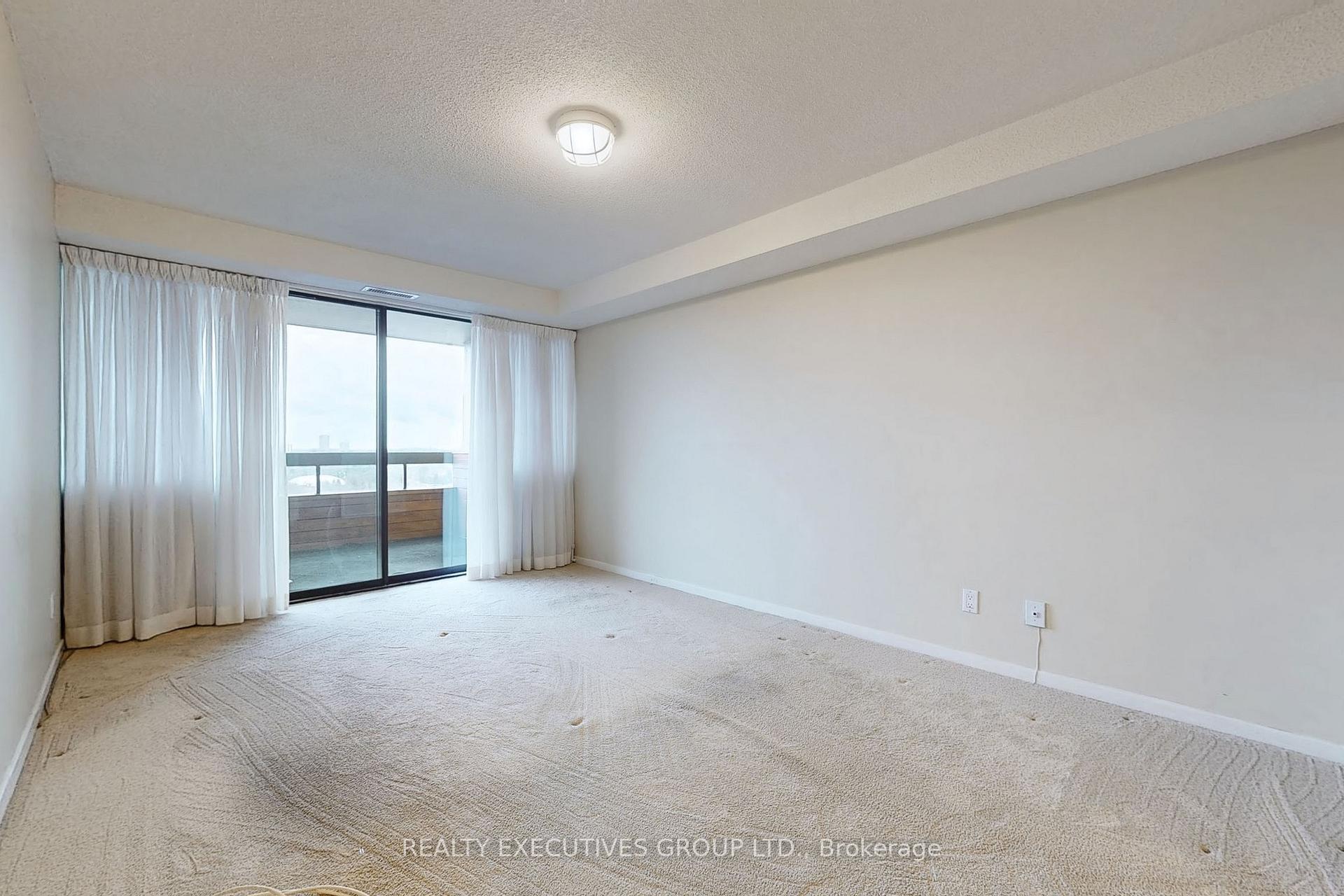 Photo 13 of Unit 1702, 8111 Yonge Street, Markham, Royal Orchard — HOMEH