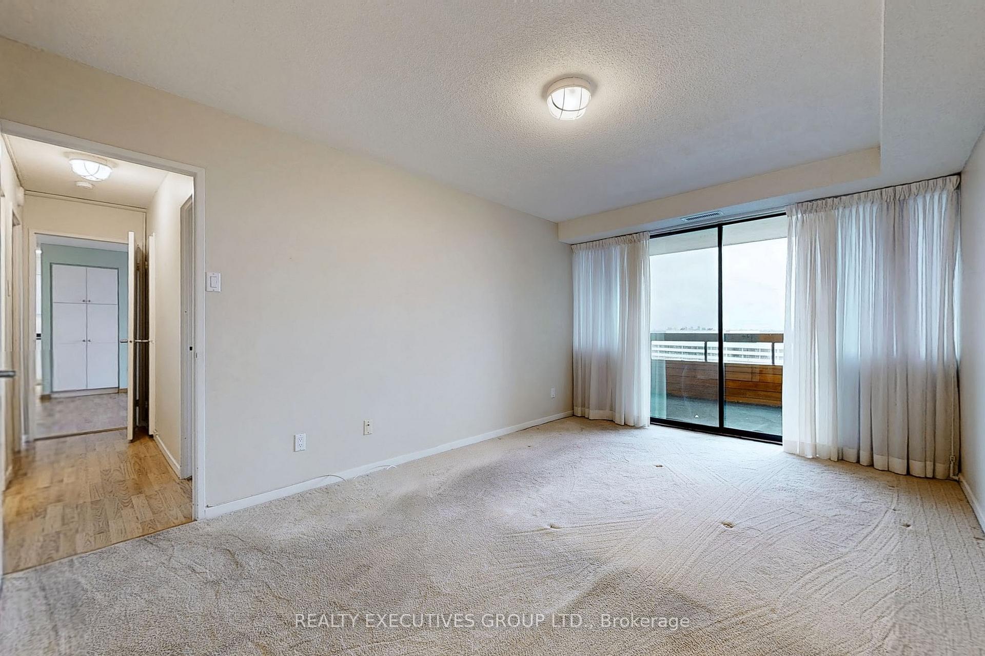 Photo 14 of Unit 1702, 8111 Yonge Street, Markham, Royal Orchard — HOMEH