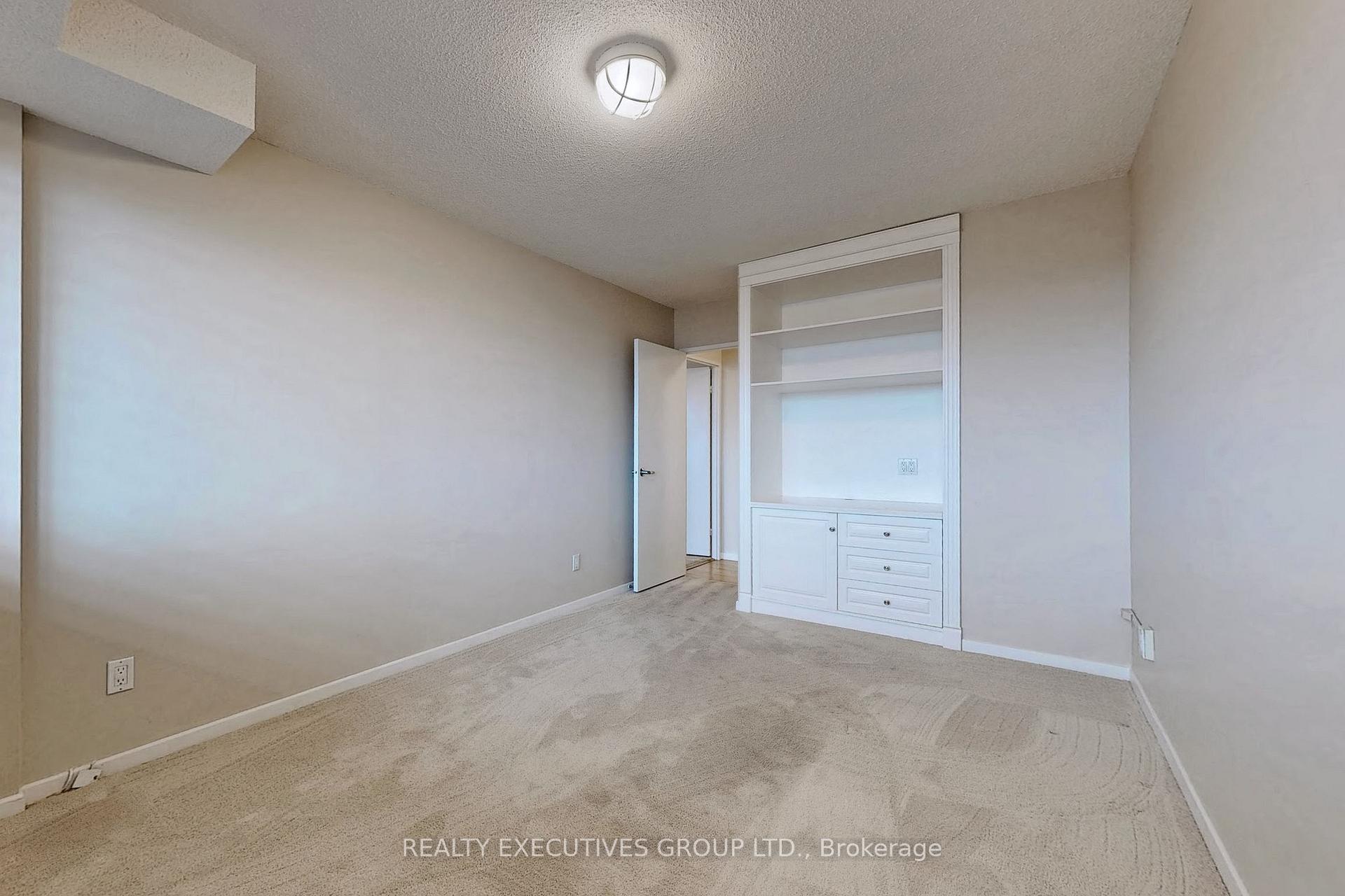 Photo 18 of Unit 1702, 8111 Yonge Street, Markham, Royal Orchard — HOMEH