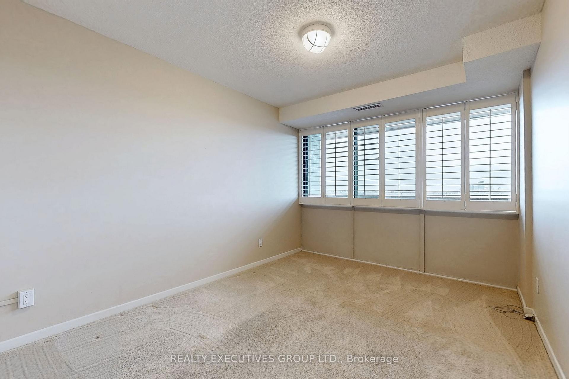 Photo 19 of Unit 1702, 8111 Yonge Street, Markham, Royal Orchard — HOMEH