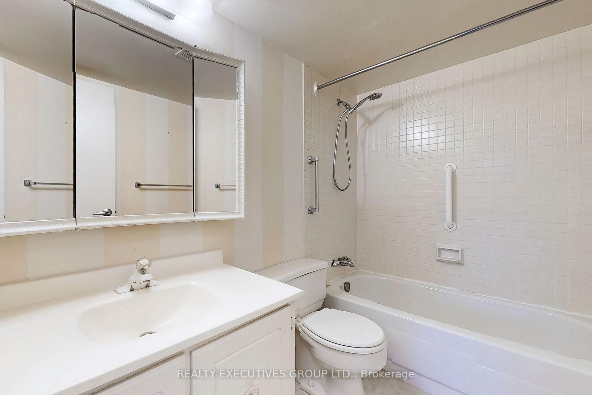Photo 21 of Unit 1702, 8111 Yonge Street, Markham, Royal Orchard — HOMEH