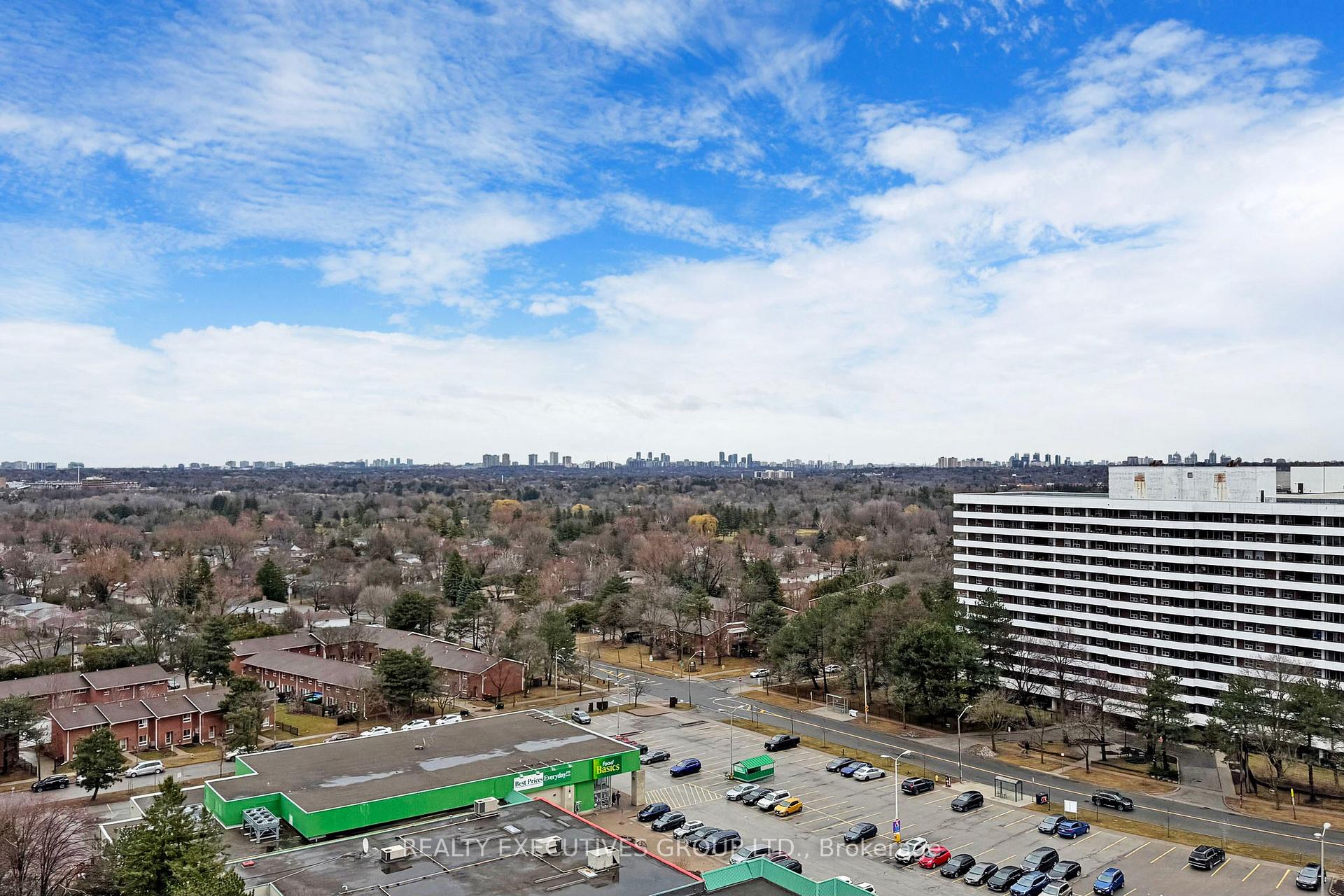 Photo 28 of Unit 1702, 8111 Yonge Street, Markham, Royal Orchard — HOMEH