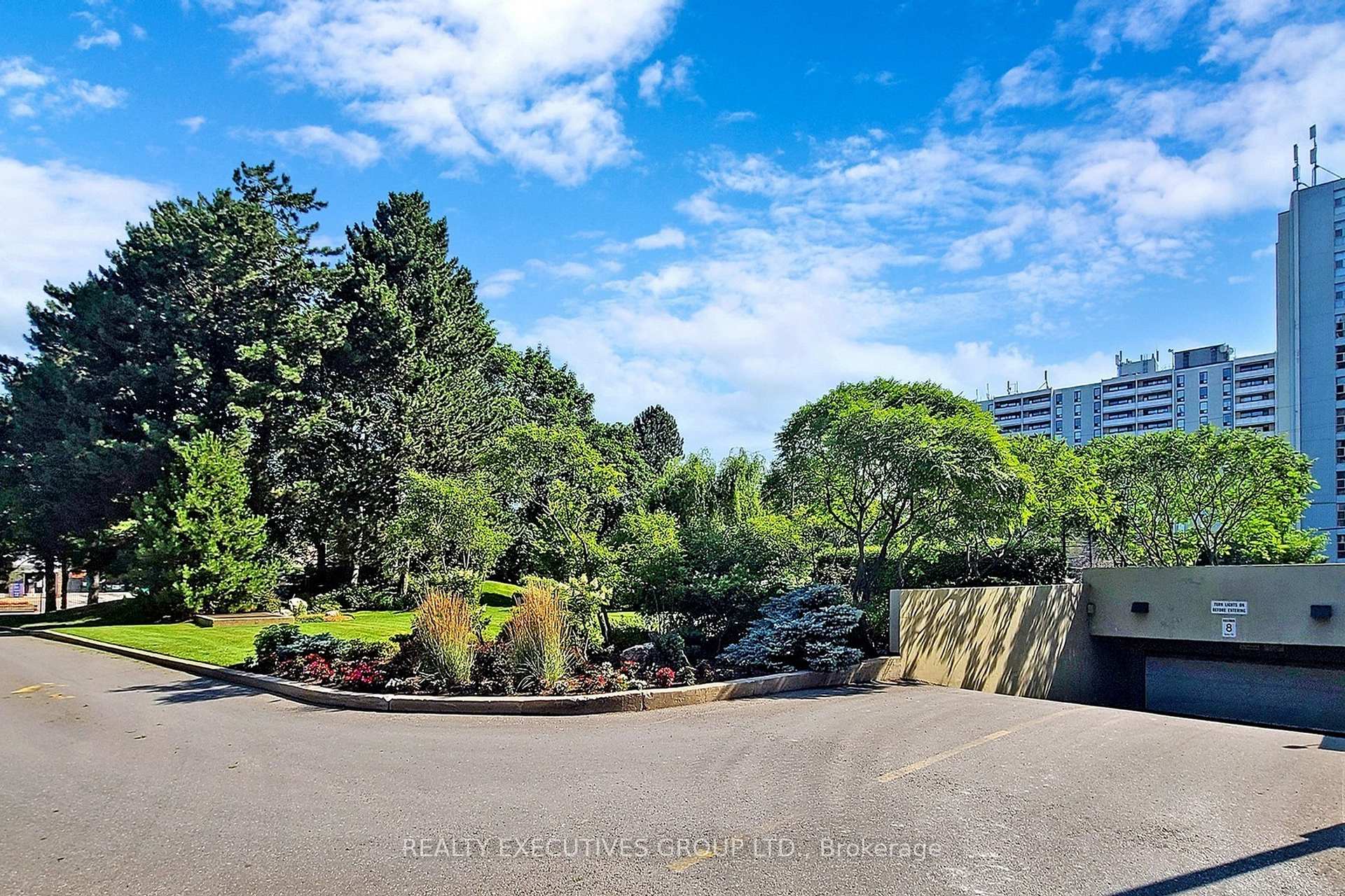Photo 43 of Unit 1702, 8111 Yonge Street, Markham, Royal Orchard — HOMEH