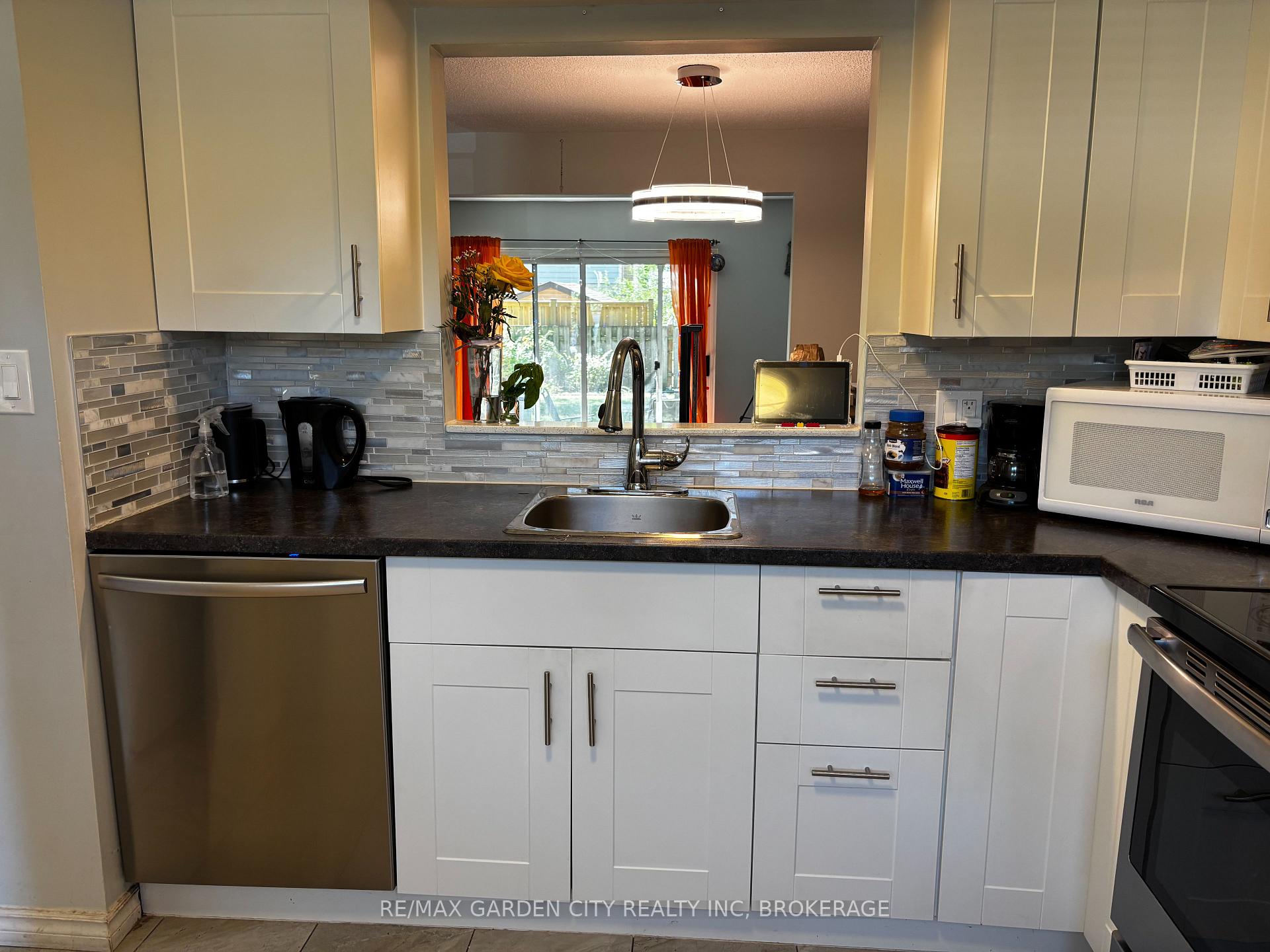 Photo 5 of Unit 55, 50 Lakeshore Road, St. Catharines, Lakeport — HOMEH