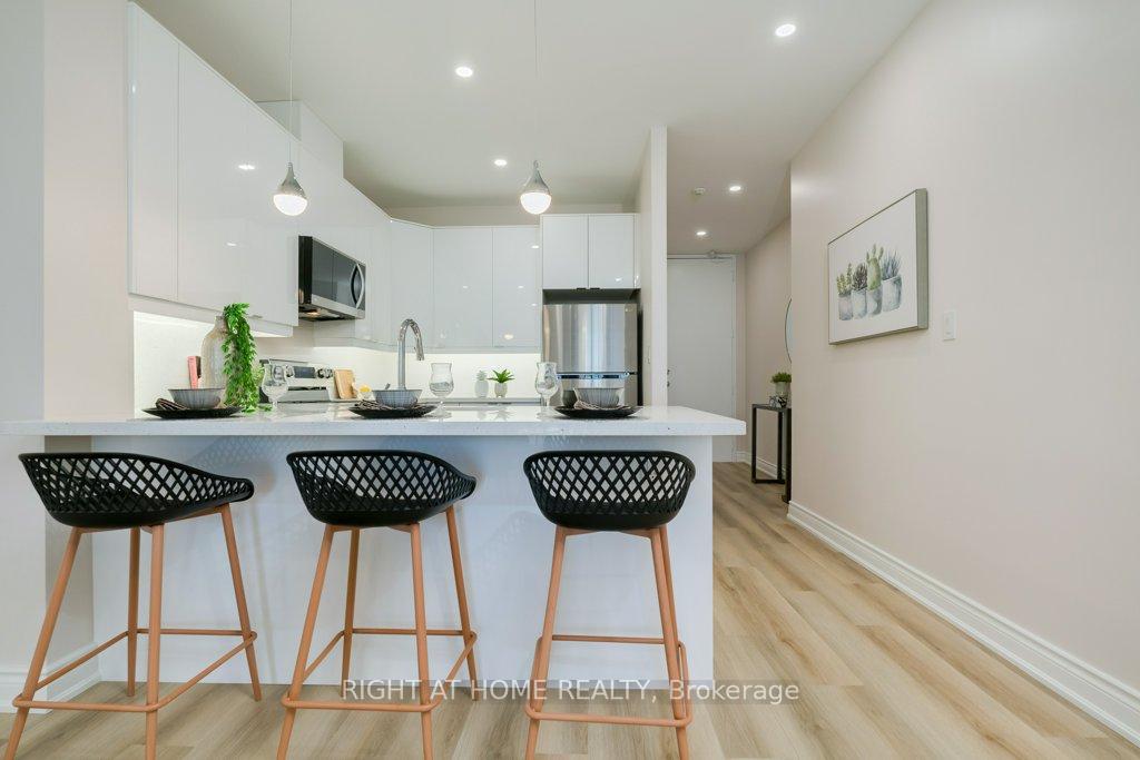 Photo 1 of Unit 402, 10 Gateway Boulevard, Toronto, Flemingdon Park — HOMEH