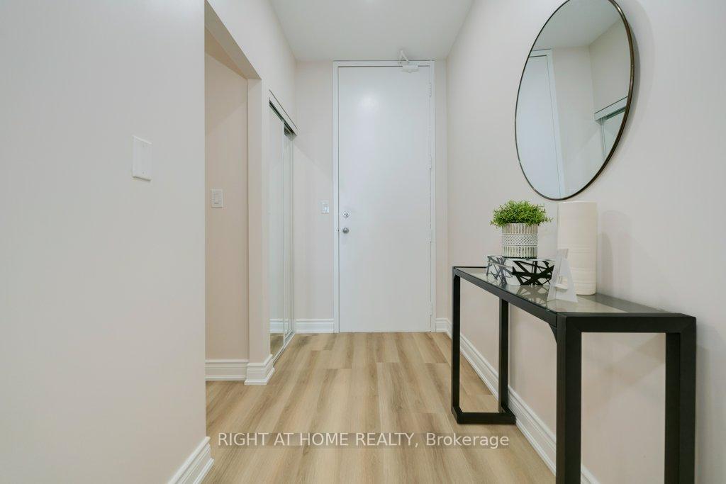 Photo 2 of Unit 402, 10 Gateway Boulevard, Toronto, Flemingdon Park — HOMEH